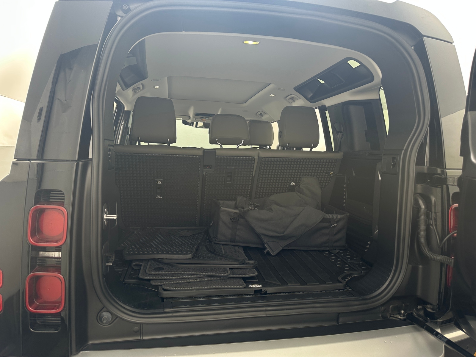 Thumbnail: 2024 Land Rover Defender - 6