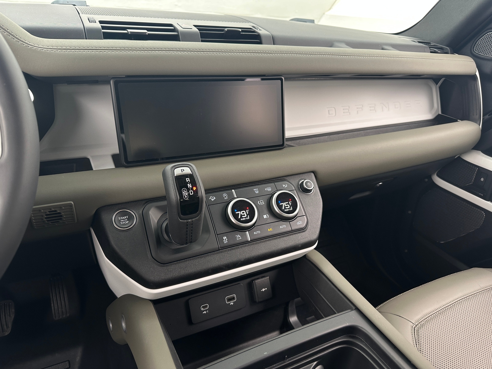 Thumbnail: 2024 Land Rover Defender - 3