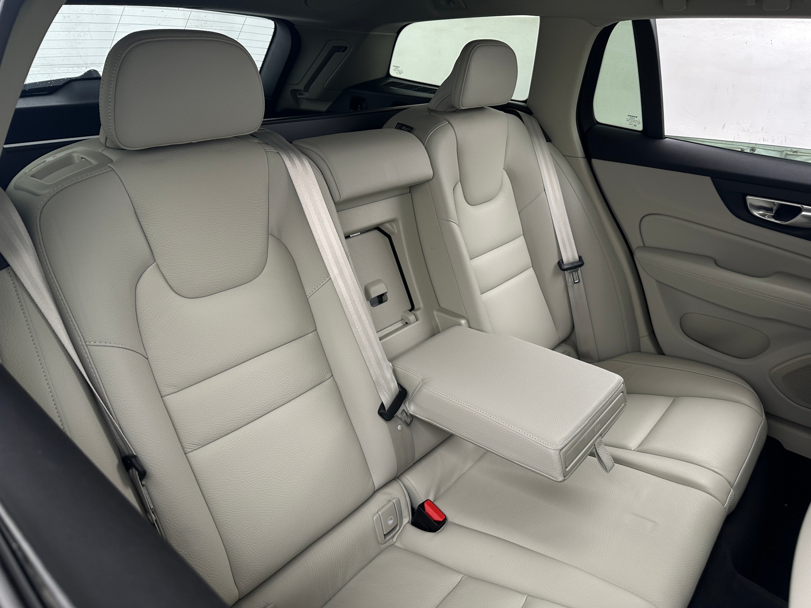 Thumbnail: 2023 Volvo V60 - 5