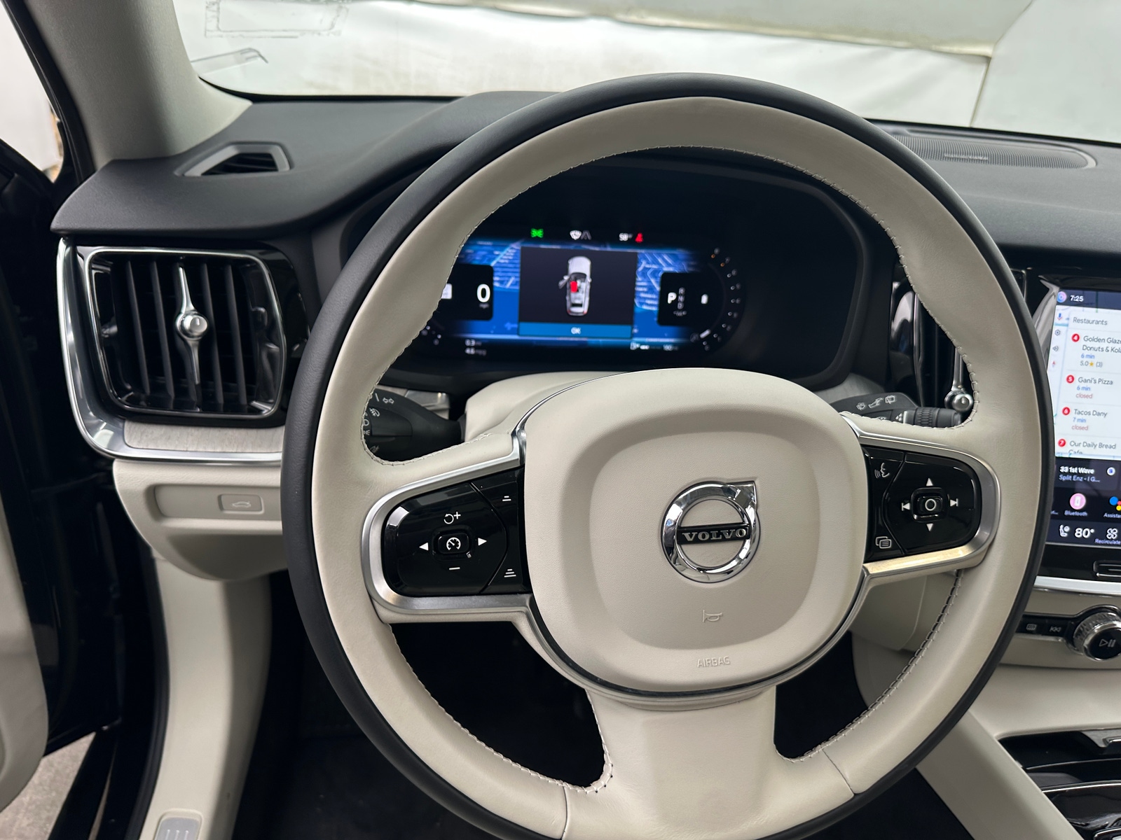 Thumbnail: 2023 Volvo V60 - 4