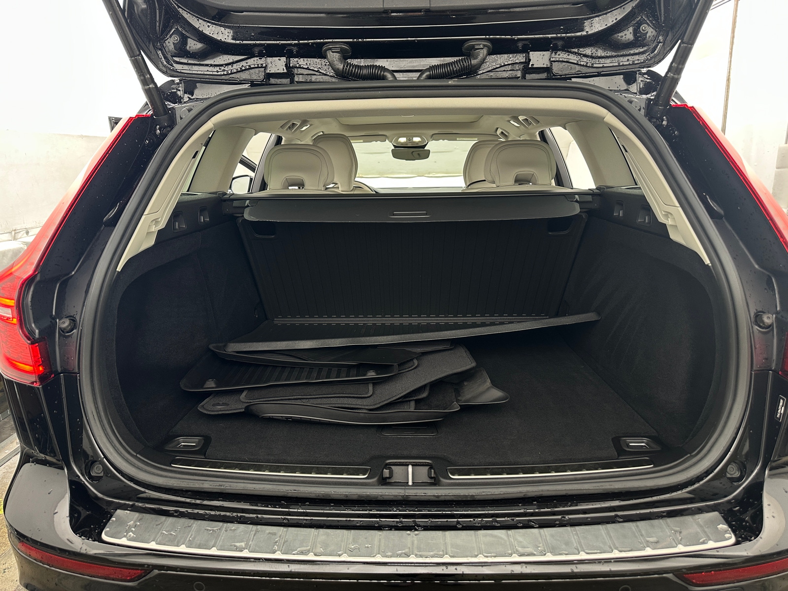 Thumbnail: 2023 Volvo V60 - 6