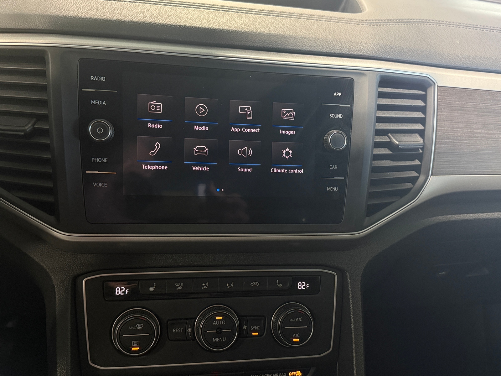 Thumbnail: 2019 Volkswagen Atlas - 3