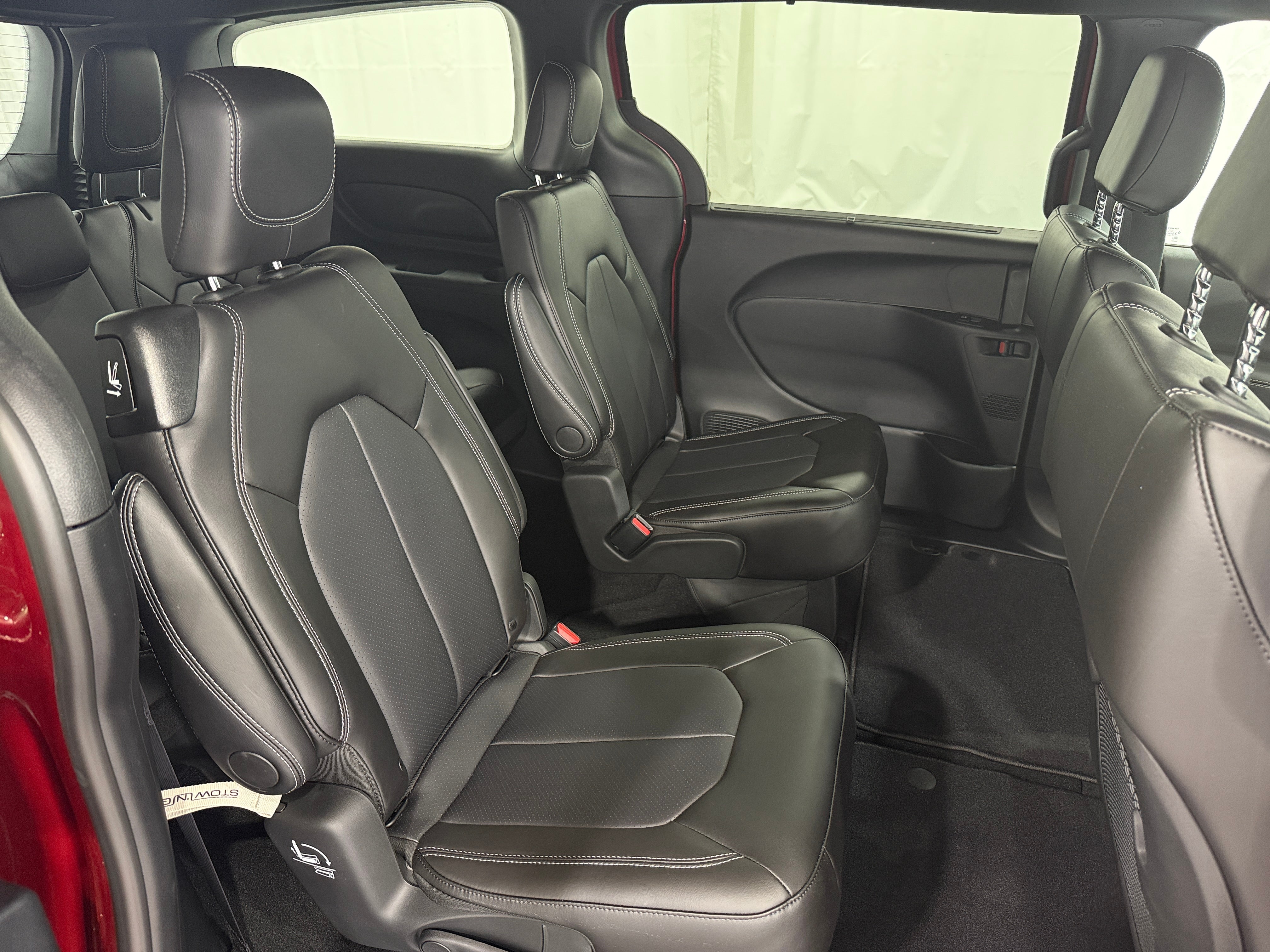 2026 Chrysler Voyager LX's photo