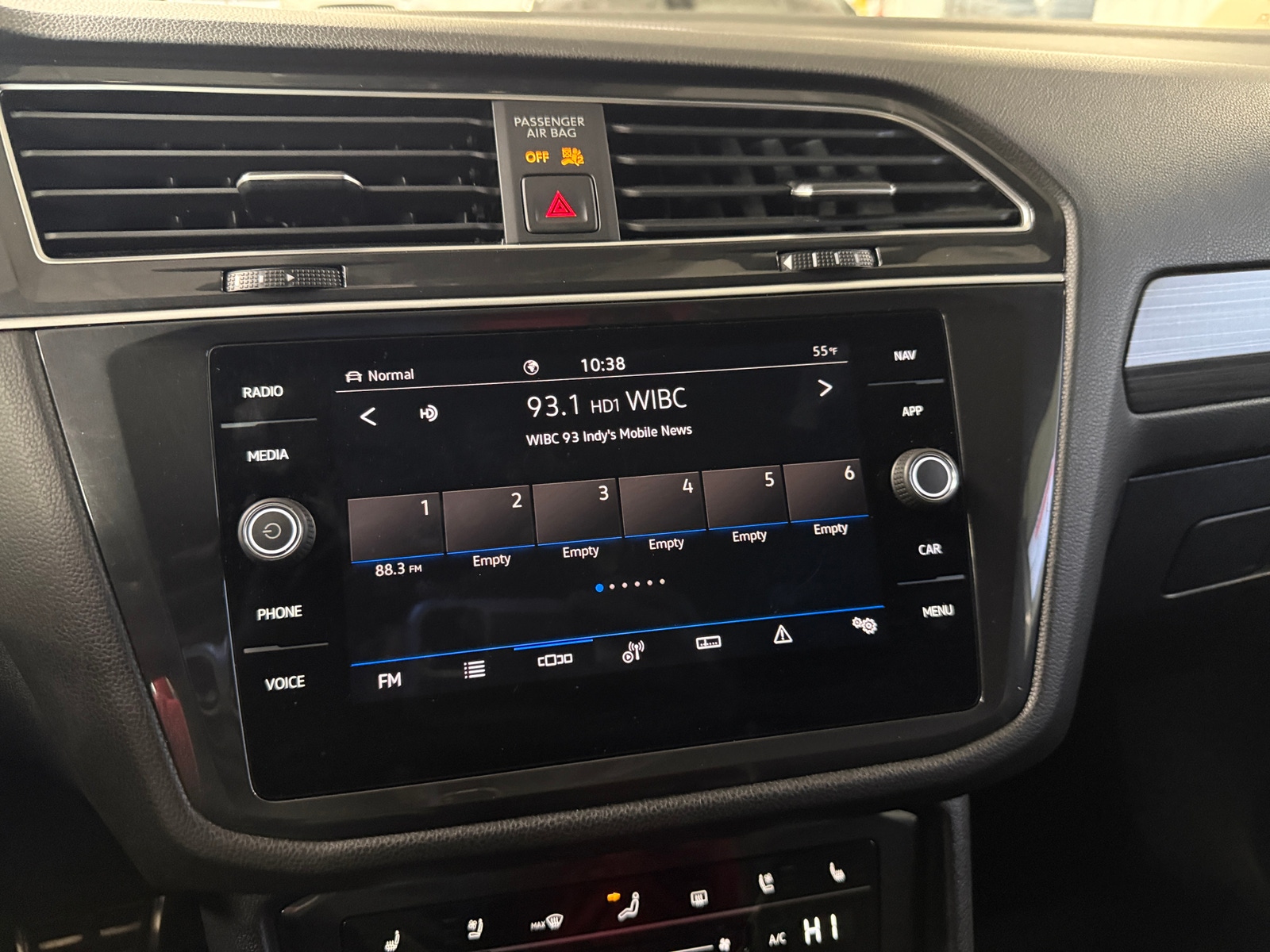 Thumbnail: 2024 Volkswagen Tiguan - 3