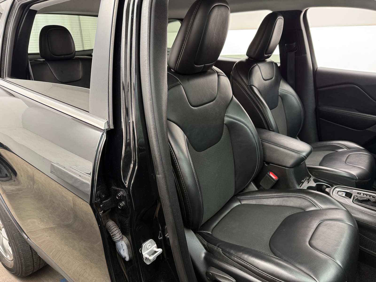 Thumbnail: 2019 Jeep Cherokee - 2