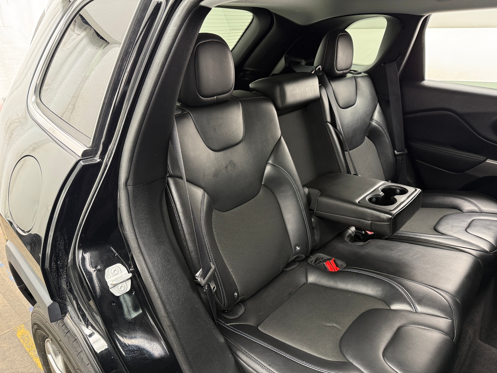 Thumbnail: 2019 Jeep Cherokee - 6