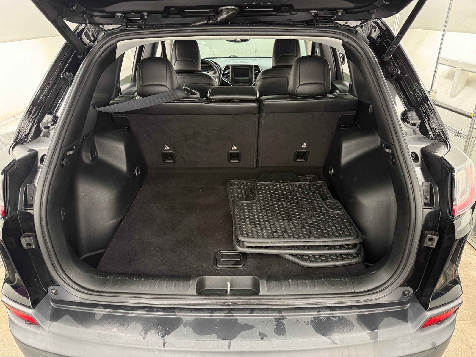 Thumbnail: 2019 Jeep Cherokee - 7