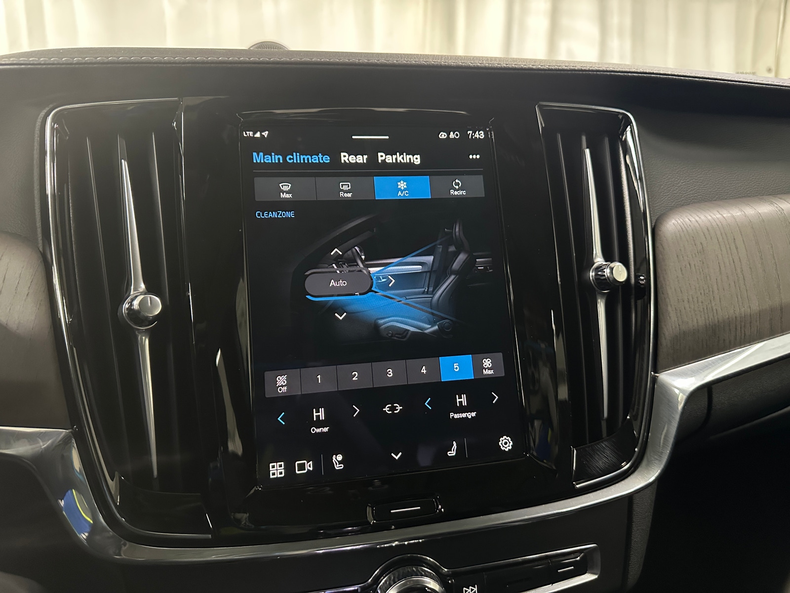 Thumbnail: 2024 Volvo S90 - 3