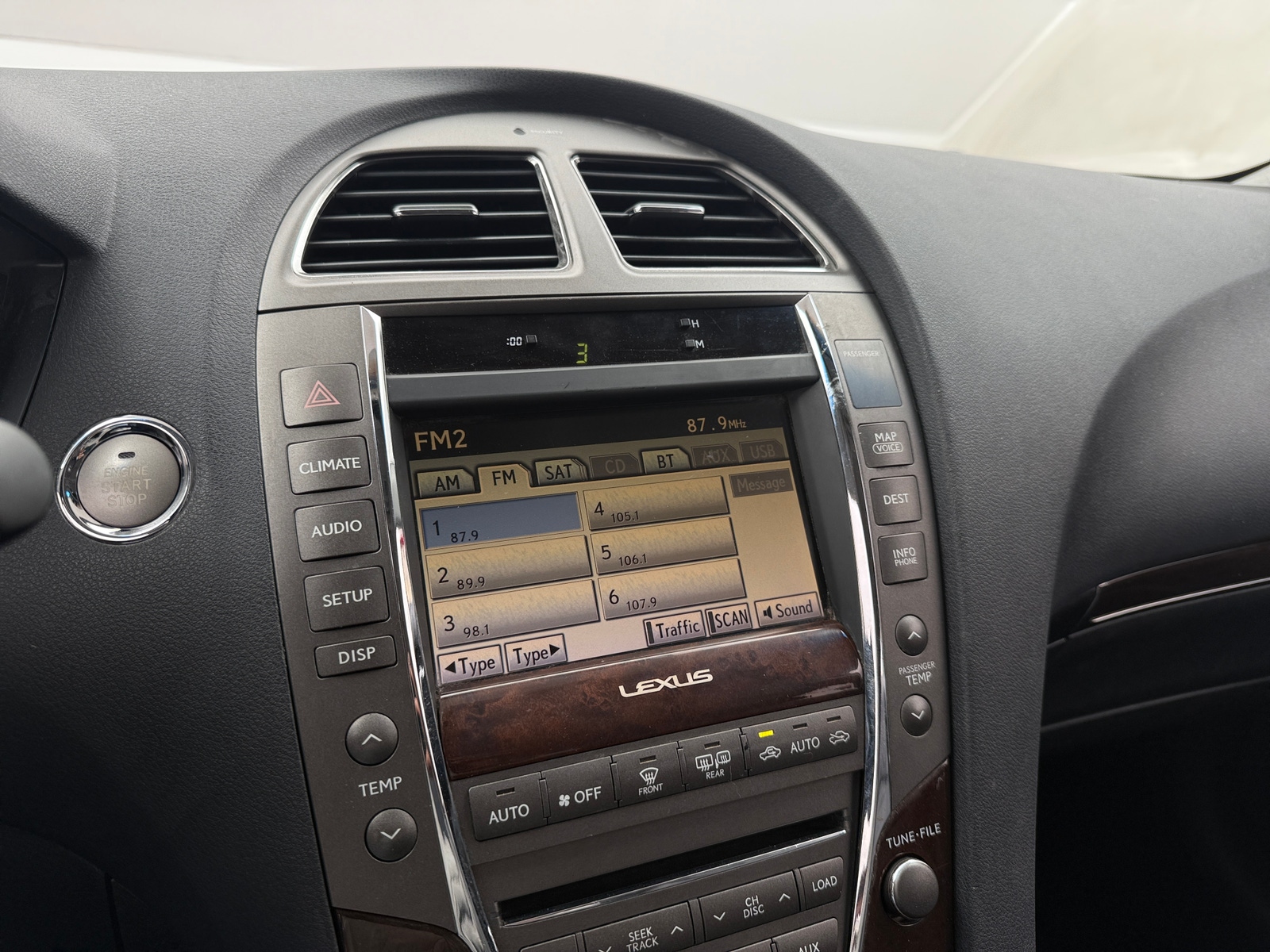 Thumbnail: 2011 Lexus ES - 3