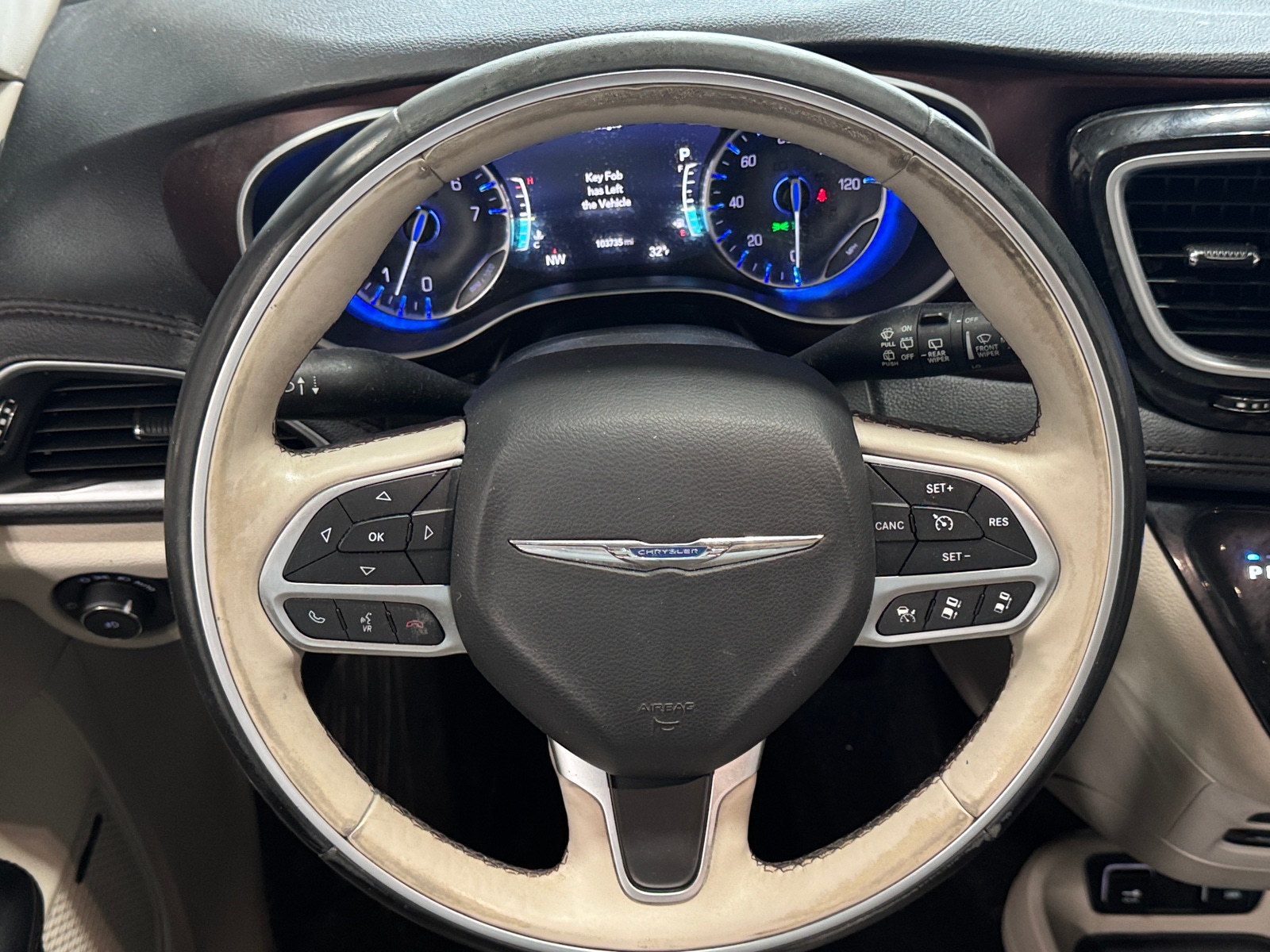 Thumbnail: 2017 Chrysler Pacifica - 4