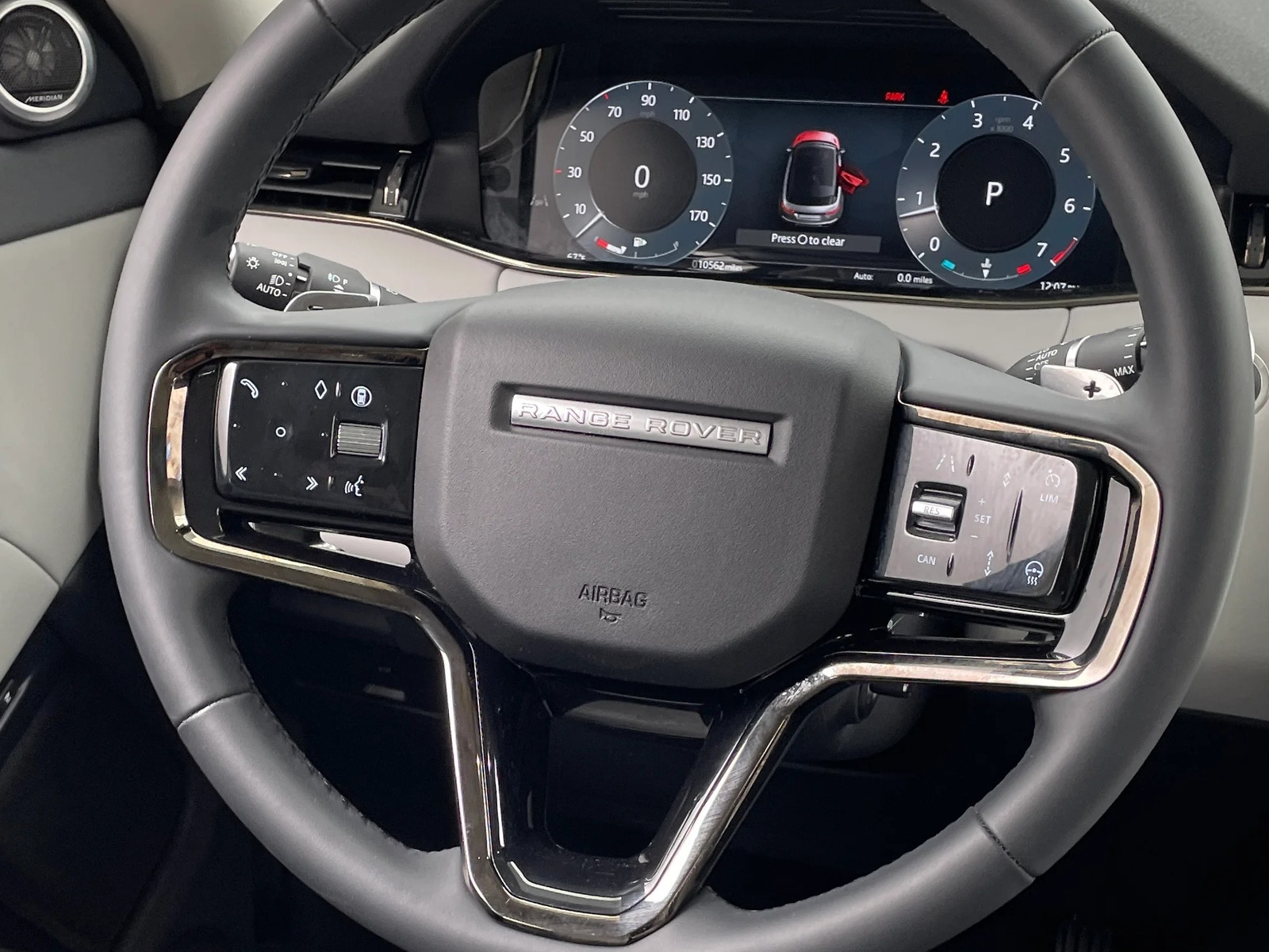 Thumbnail: 2025 Land Rover Range Rover Evoque - 4