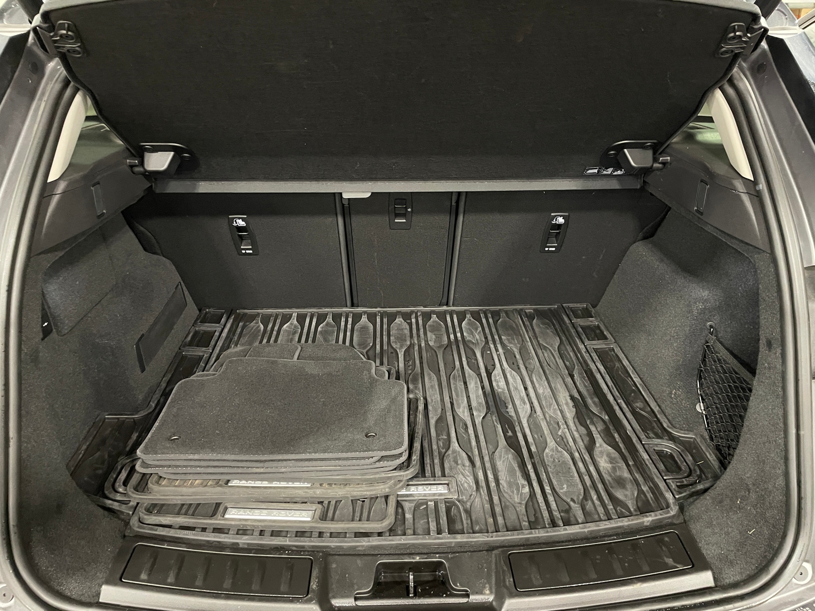 Thumbnail: 2025 Land Rover Range Rover Evoque - 6