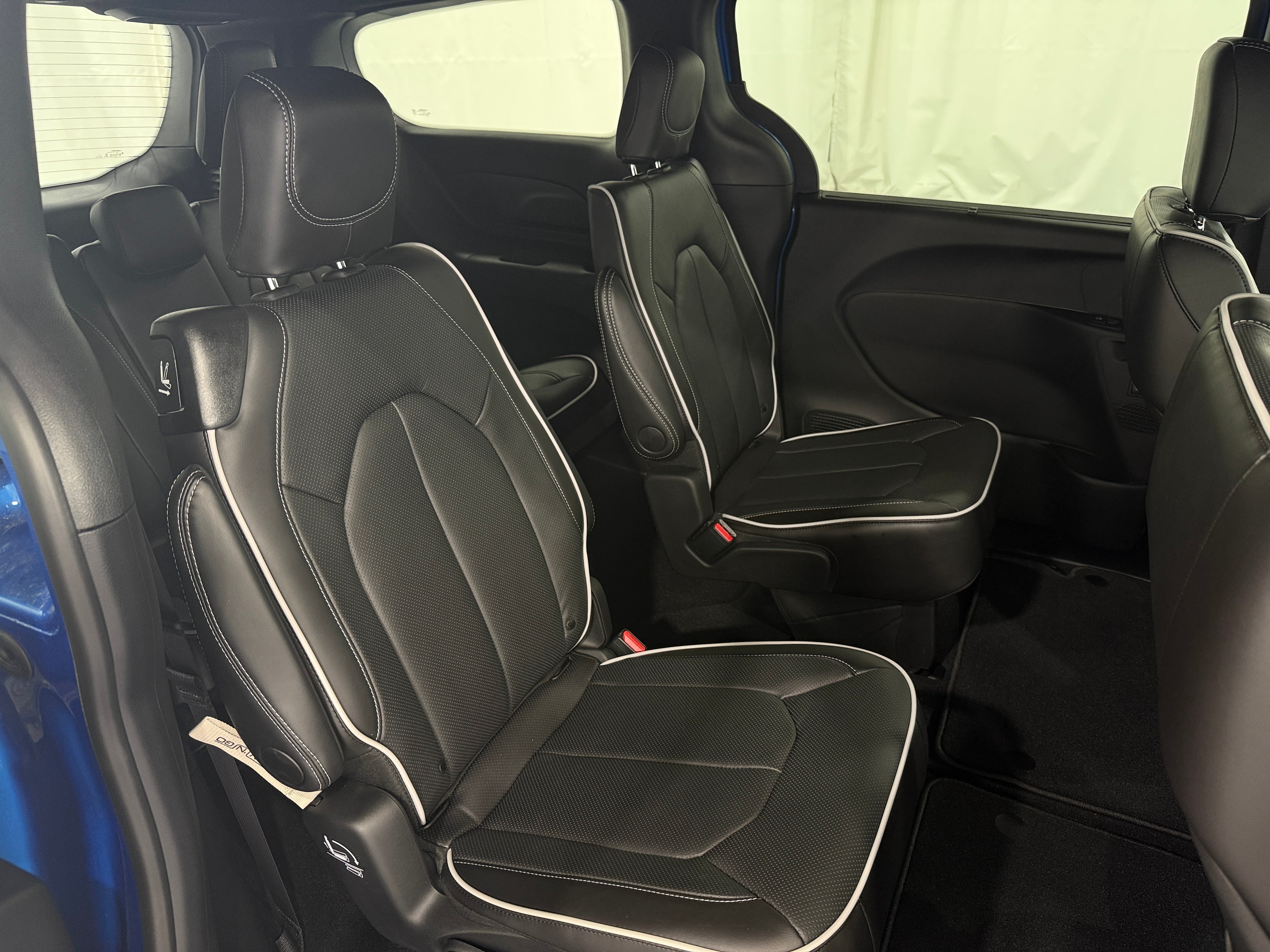 2026 Chrysler Pacifica Limited's photo