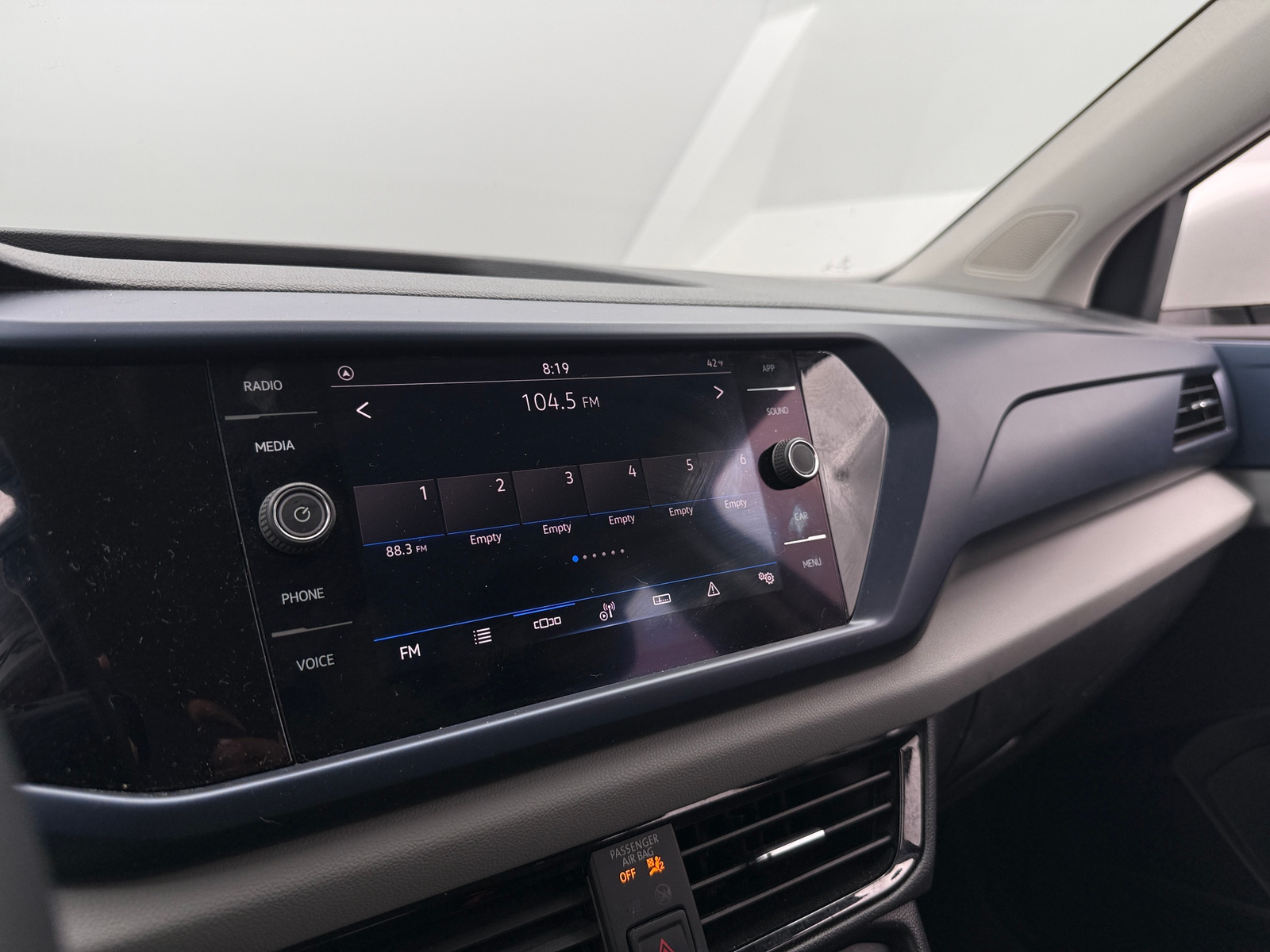 Thumbnail: 2022 Volkswagen Taos - 3