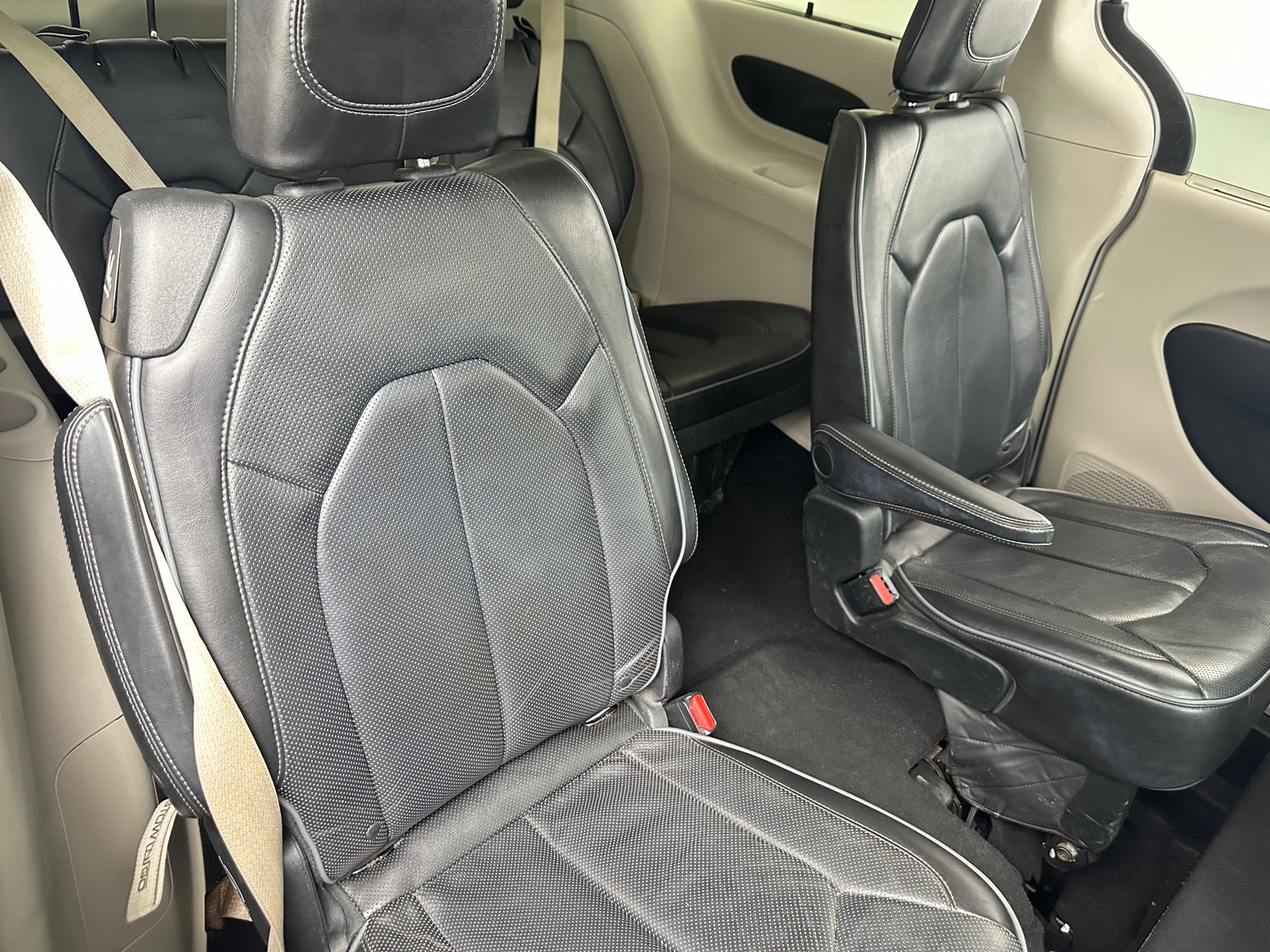 Thumbnail: 2018 Chrysler Pacifica - 5