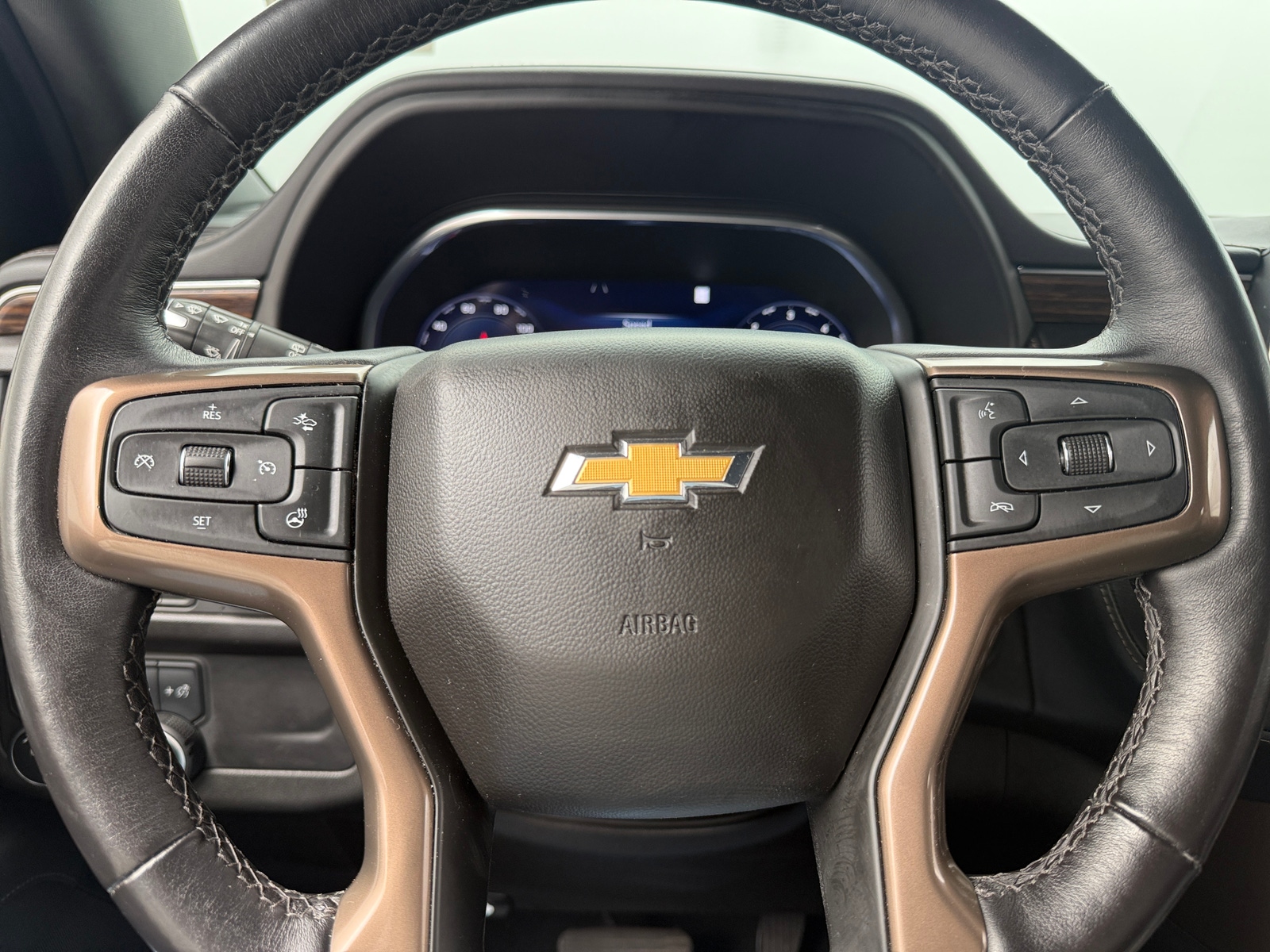 Thumbnail: 2022 Chevrolet Tahoe - 4