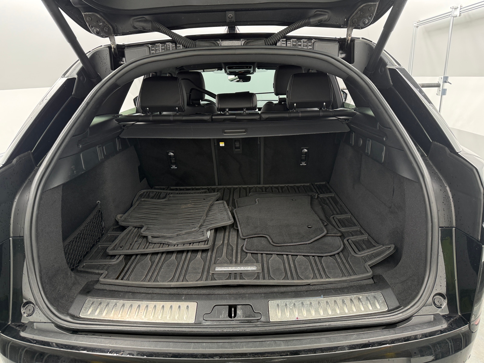 Thumbnail: 2023 Land Rover Range Rover Velar - 6