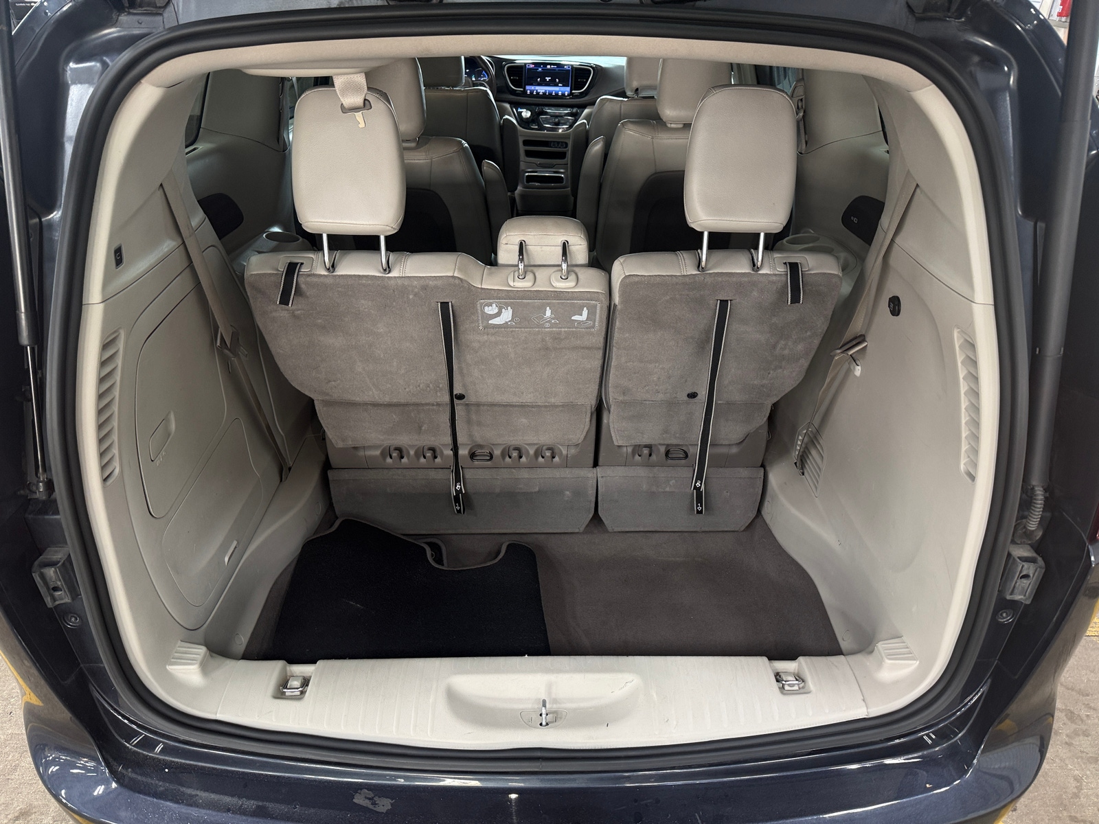 Thumbnail: 2021 Chrysler Pacifica - 6