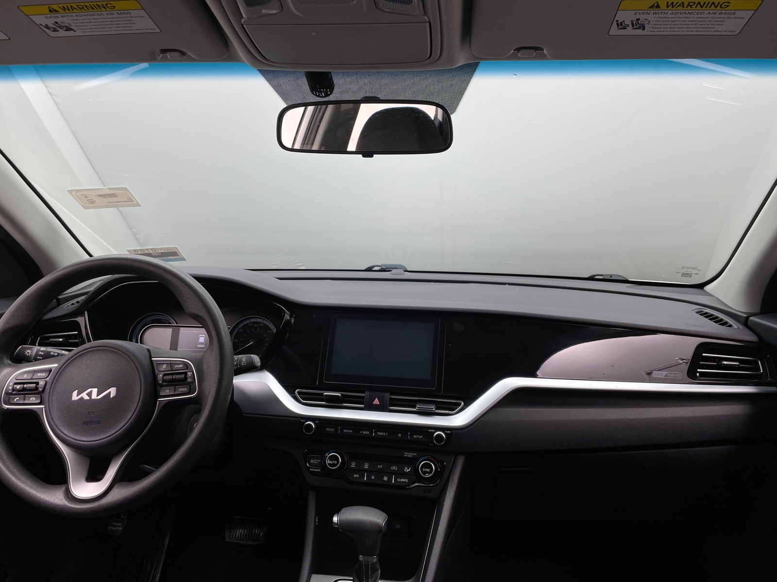 Thumbnail: 2022 Kia Niro - 3