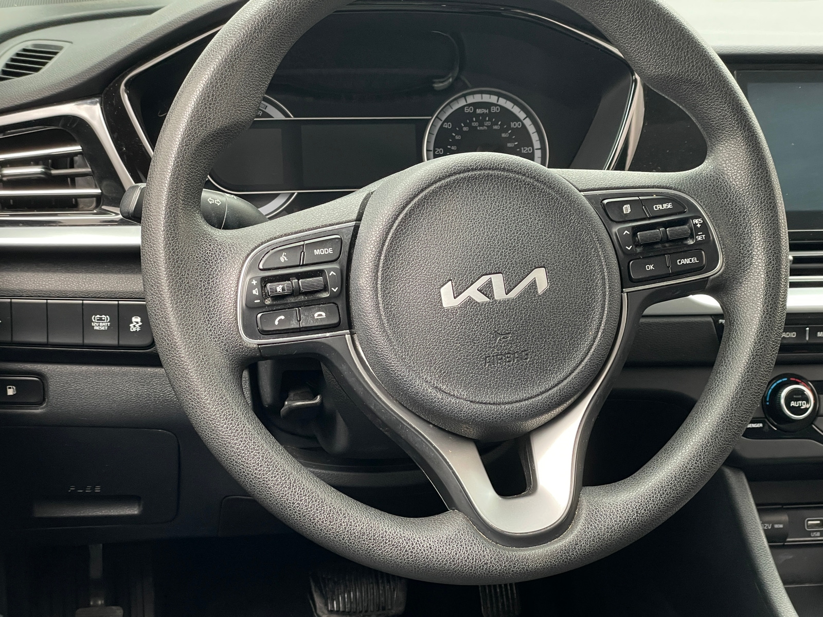 Thumbnail: 2022 Kia Niro - 5