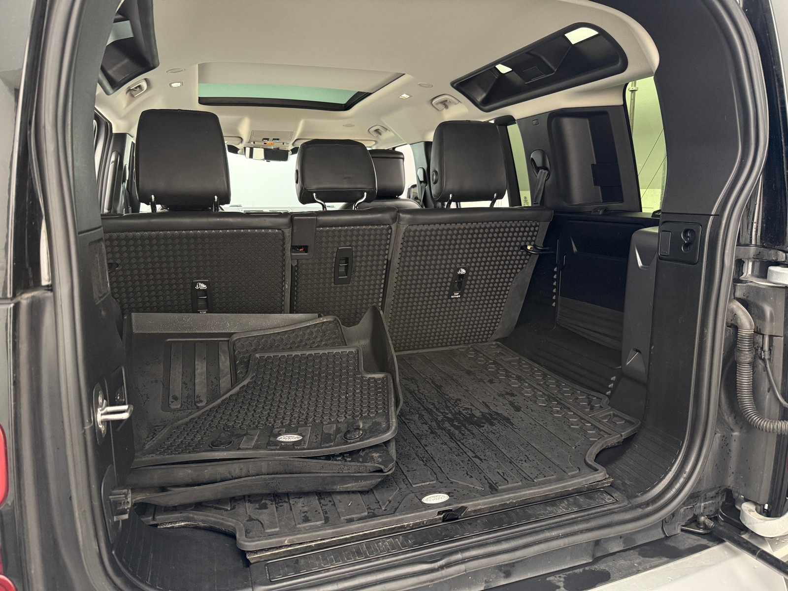 Thumbnail: 2020 Land Rover Defender - 6