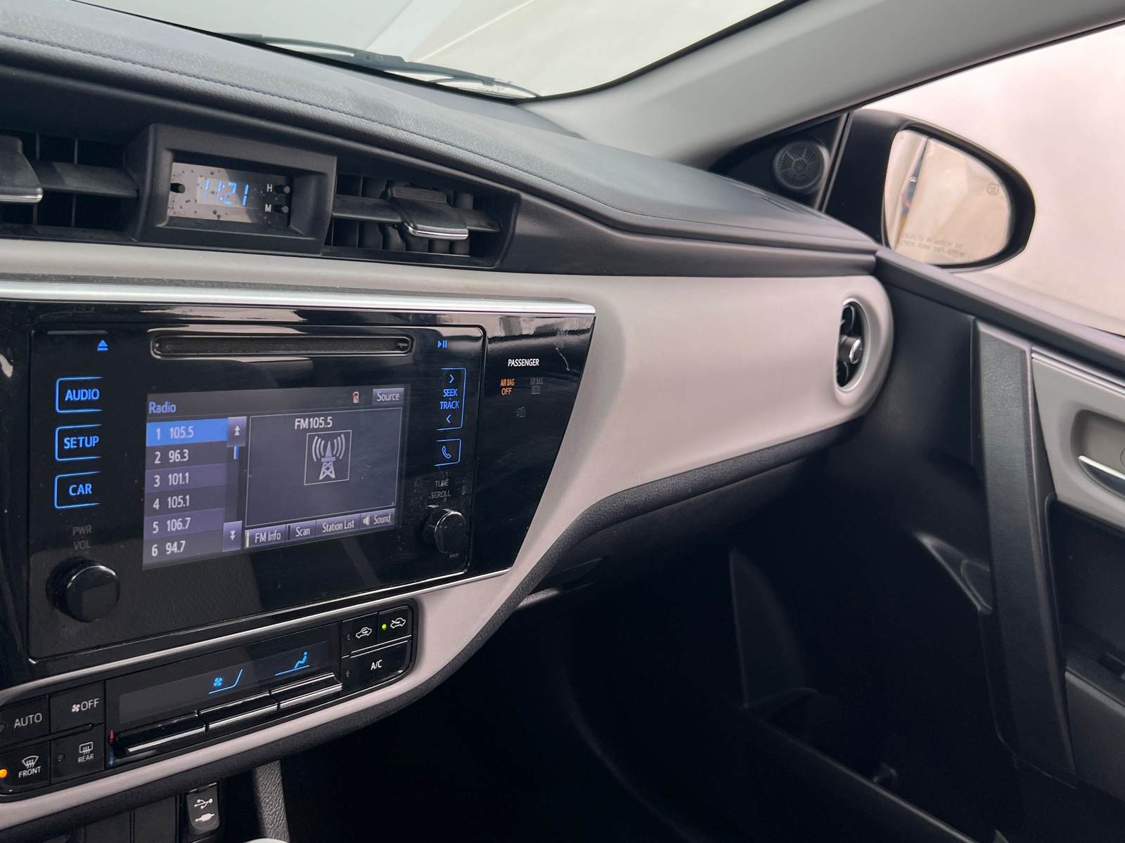 Thumbnail: 2017 Toyota Corolla - 4