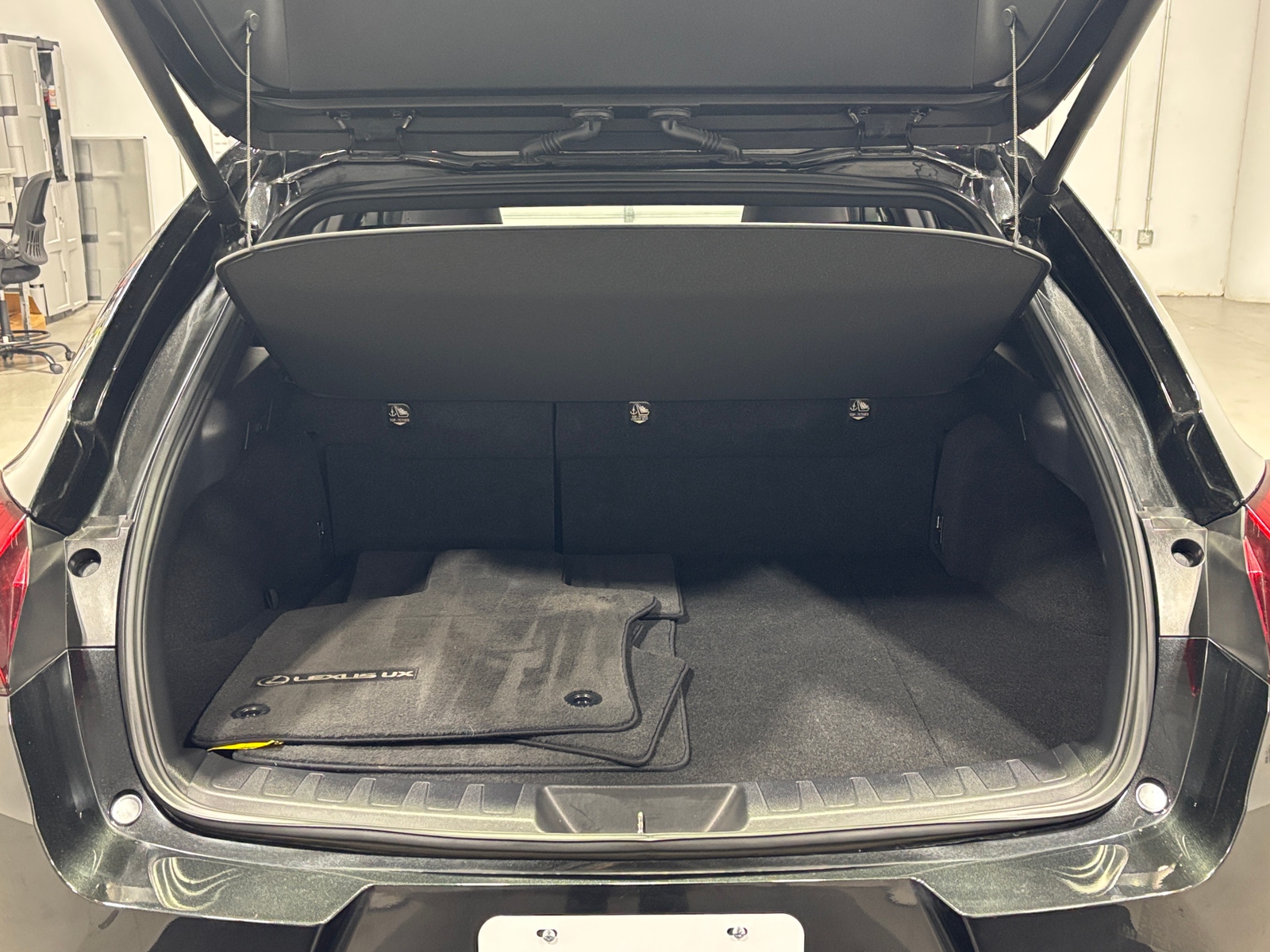 Thumbnail: 2024 Lexus UX - 7