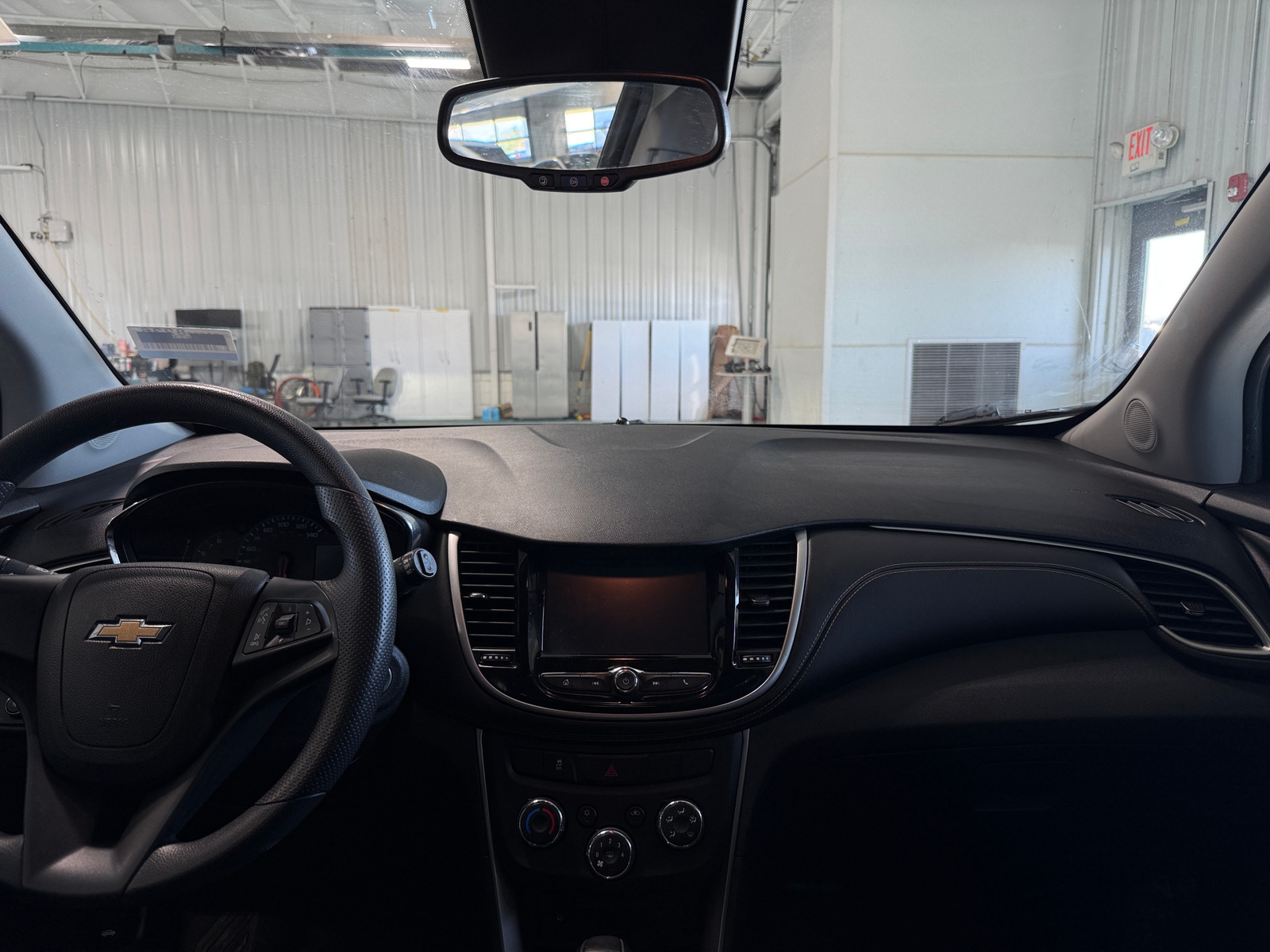 Thumbnail: 2017 Chevrolet Trax - 3