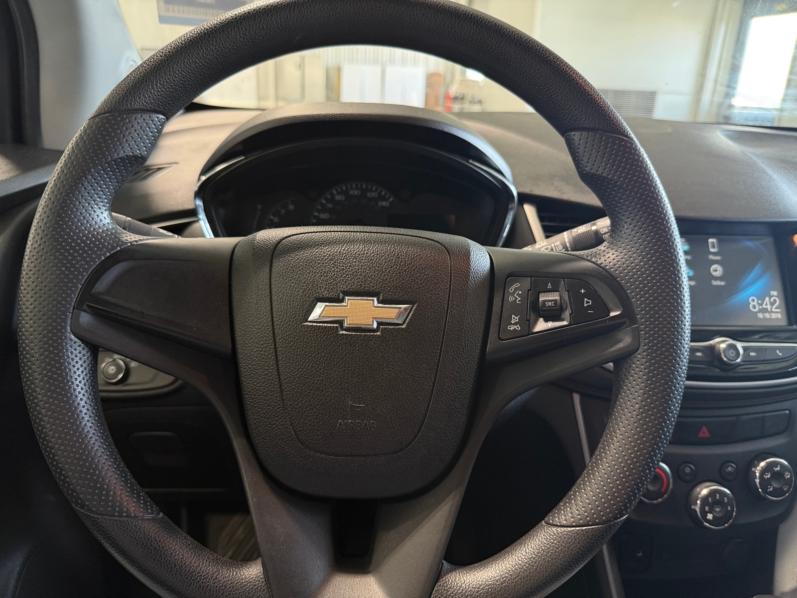 Thumbnail: 2017 Chevrolet Trax - 5