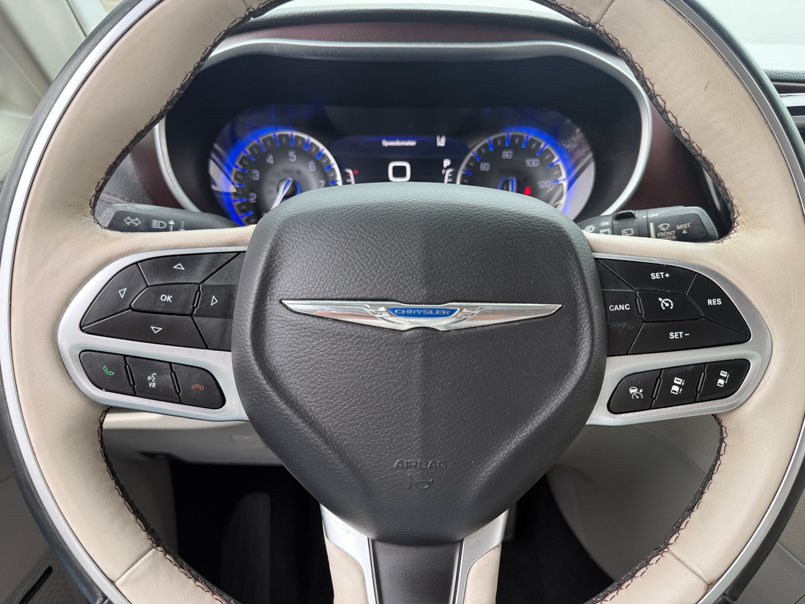 Thumbnail: 2018 Chrysler Pacifica - 4