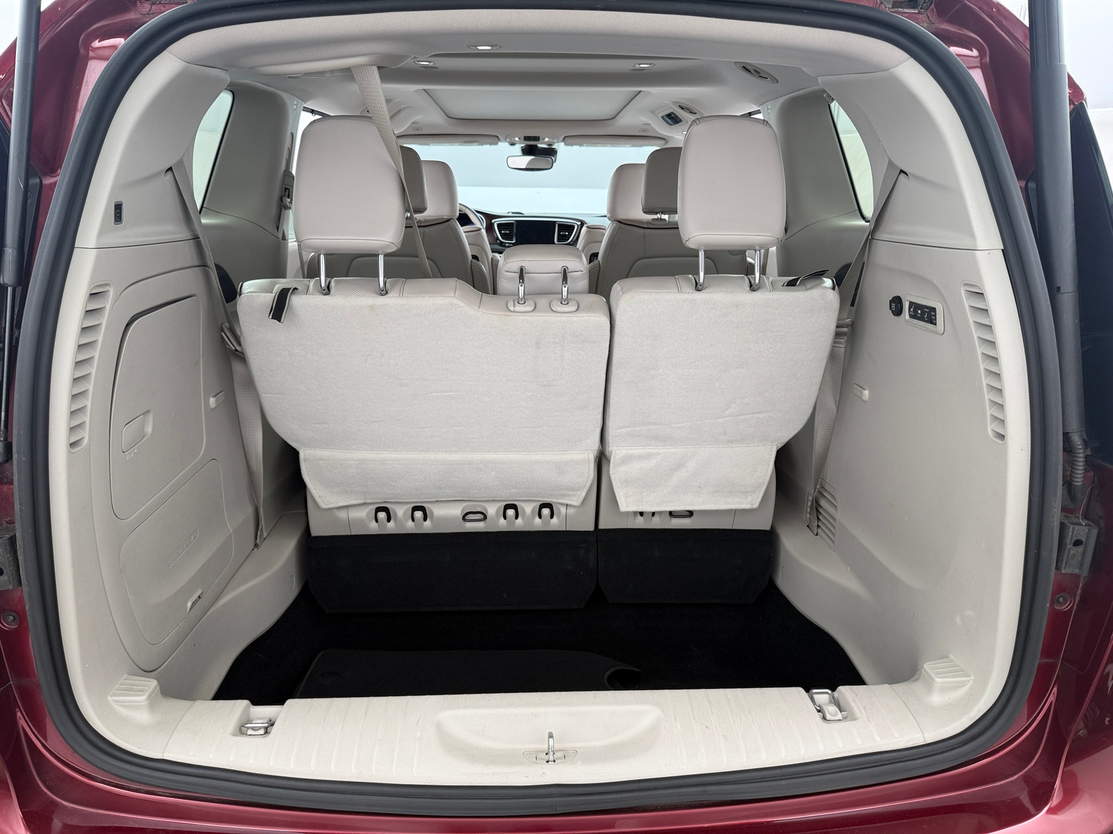 Thumbnail: 2018 Chrysler Pacifica - 6