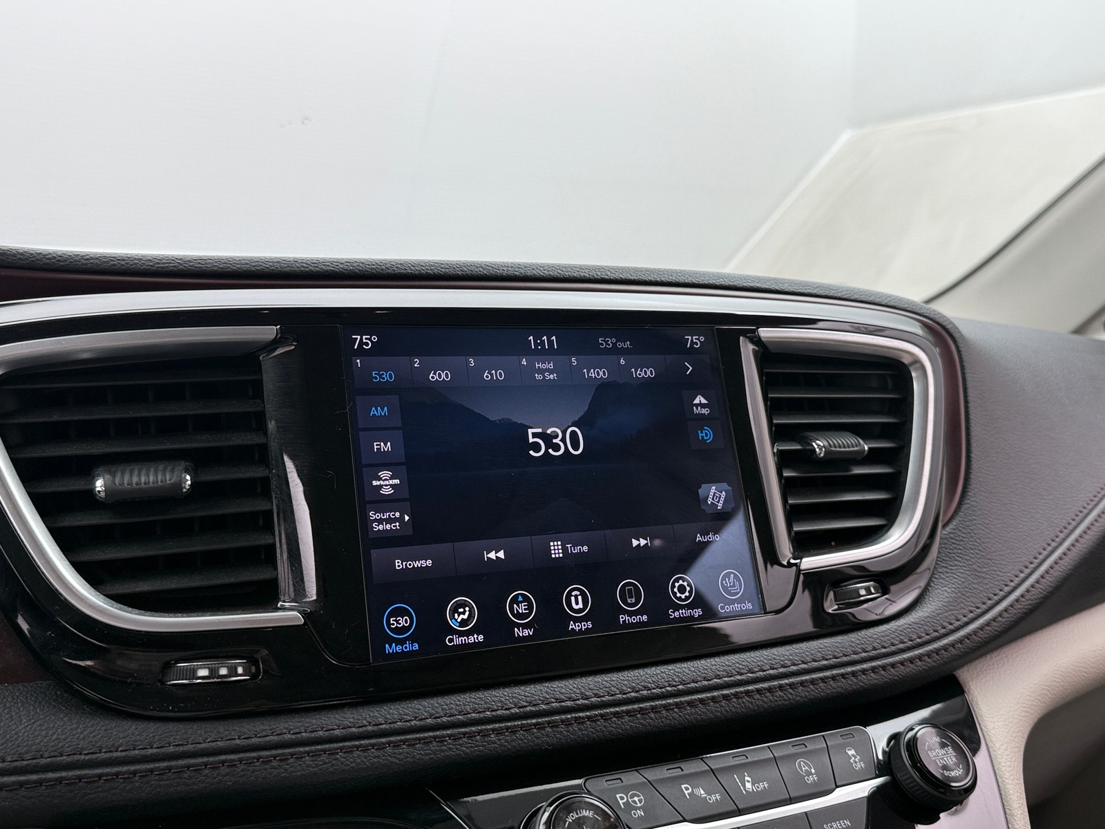 Thumbnail: 2018 Chrysler Pacifica - 3