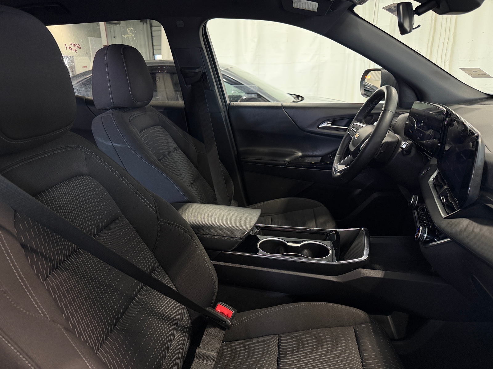 Thumbnail: 2025 Chevrolet Equinox - 2