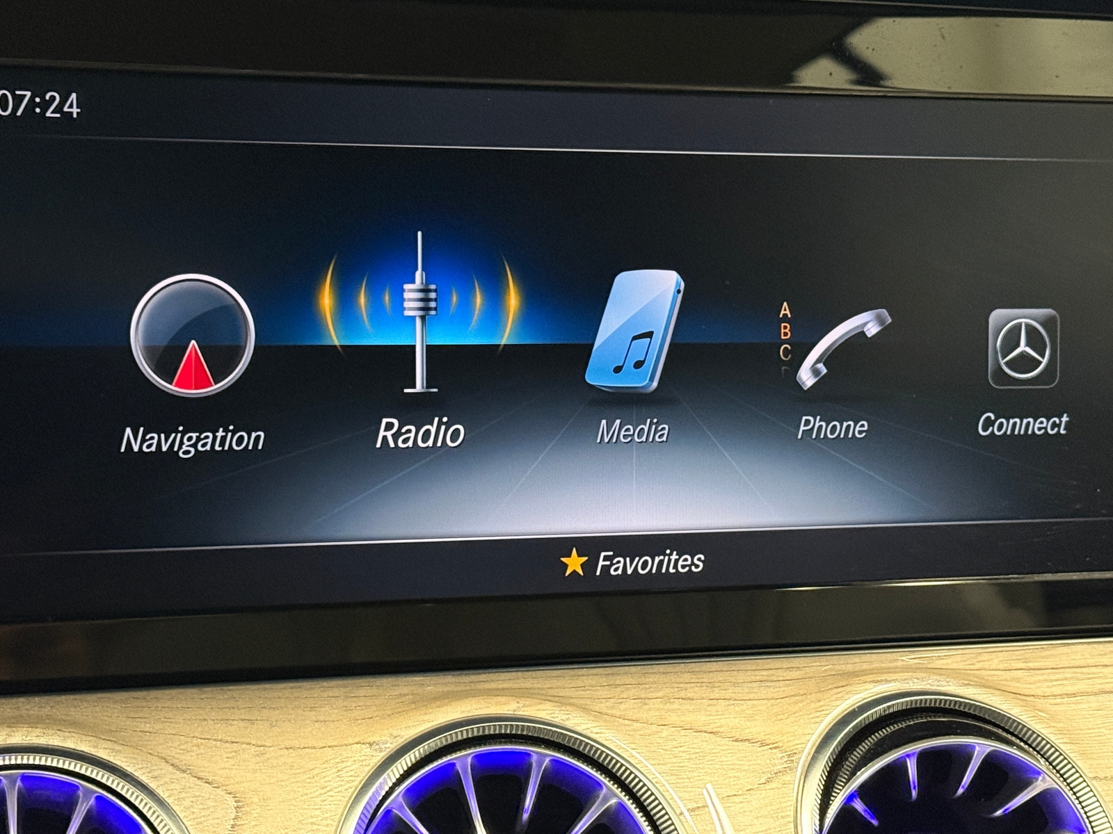 Thumbnail: 2019 Mercedes-Benz E-Class - 3