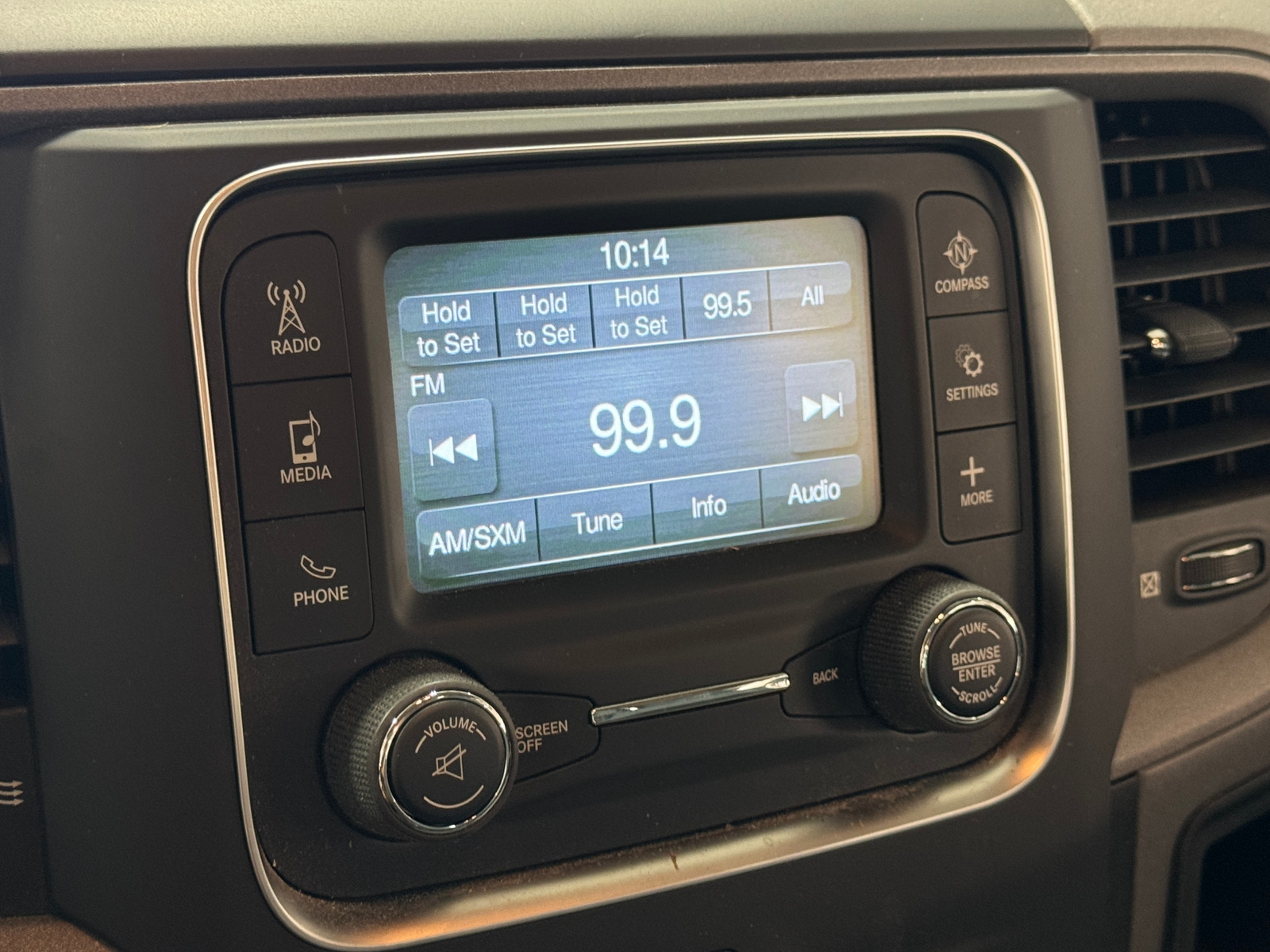 Thumbnail: 2019 RAM 1500 Classic - 4