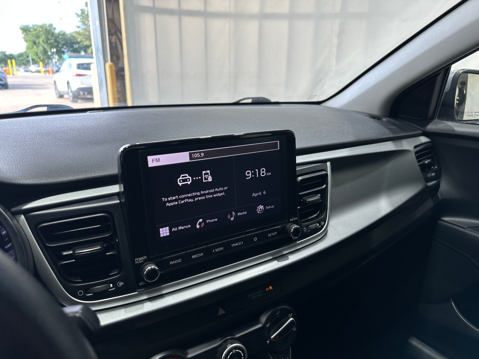 Thumbnail: 2023 Kia Rio - 4