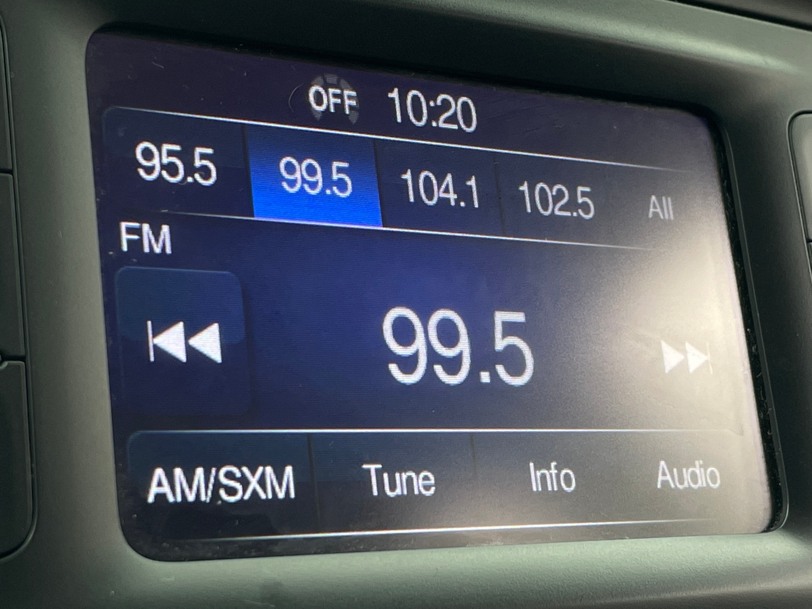 Thumbnail: 2017 Chrysler Pacifica - 3