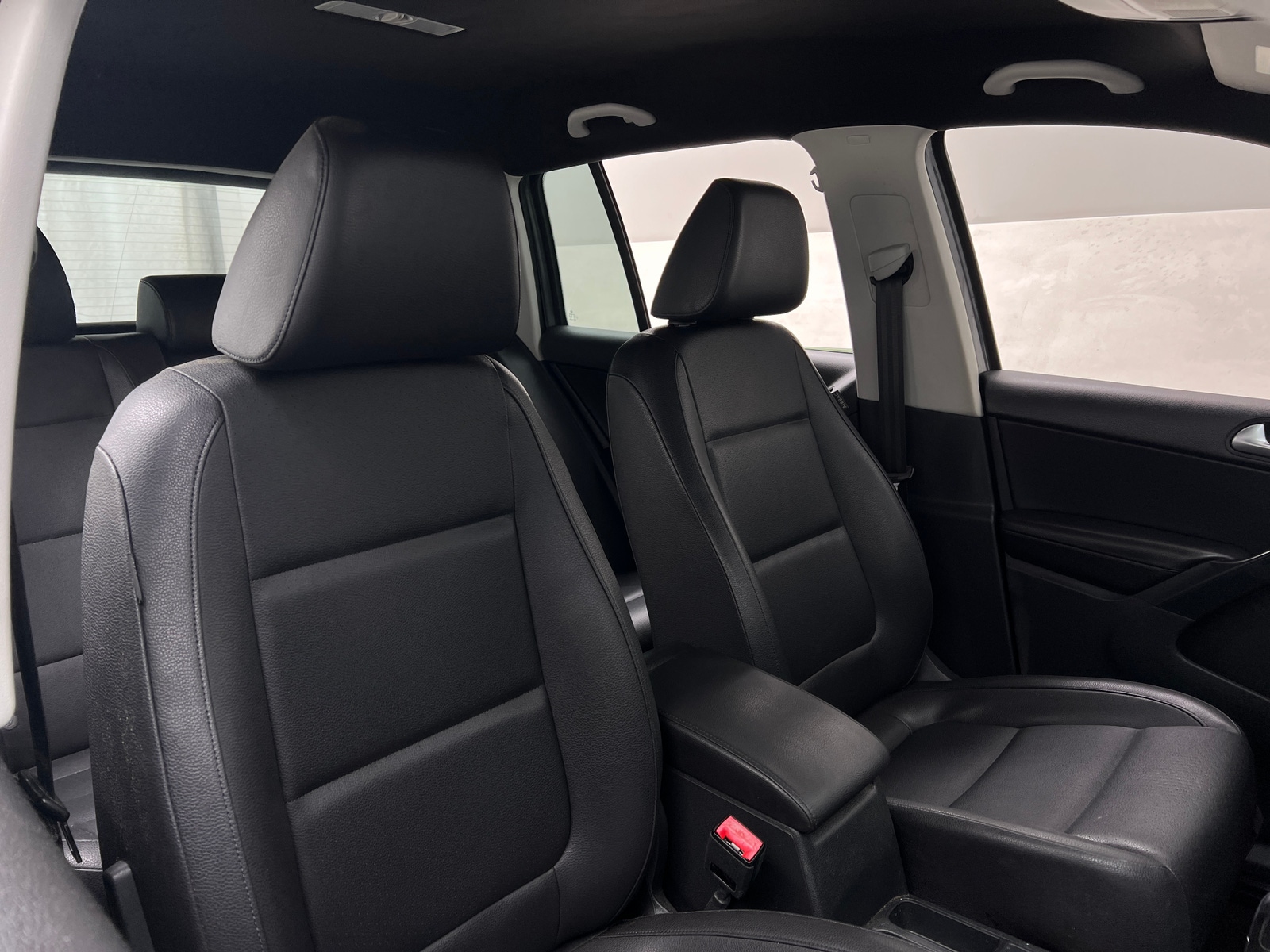 Thumbnail: 2016 Volkswagen Tiguan - 2