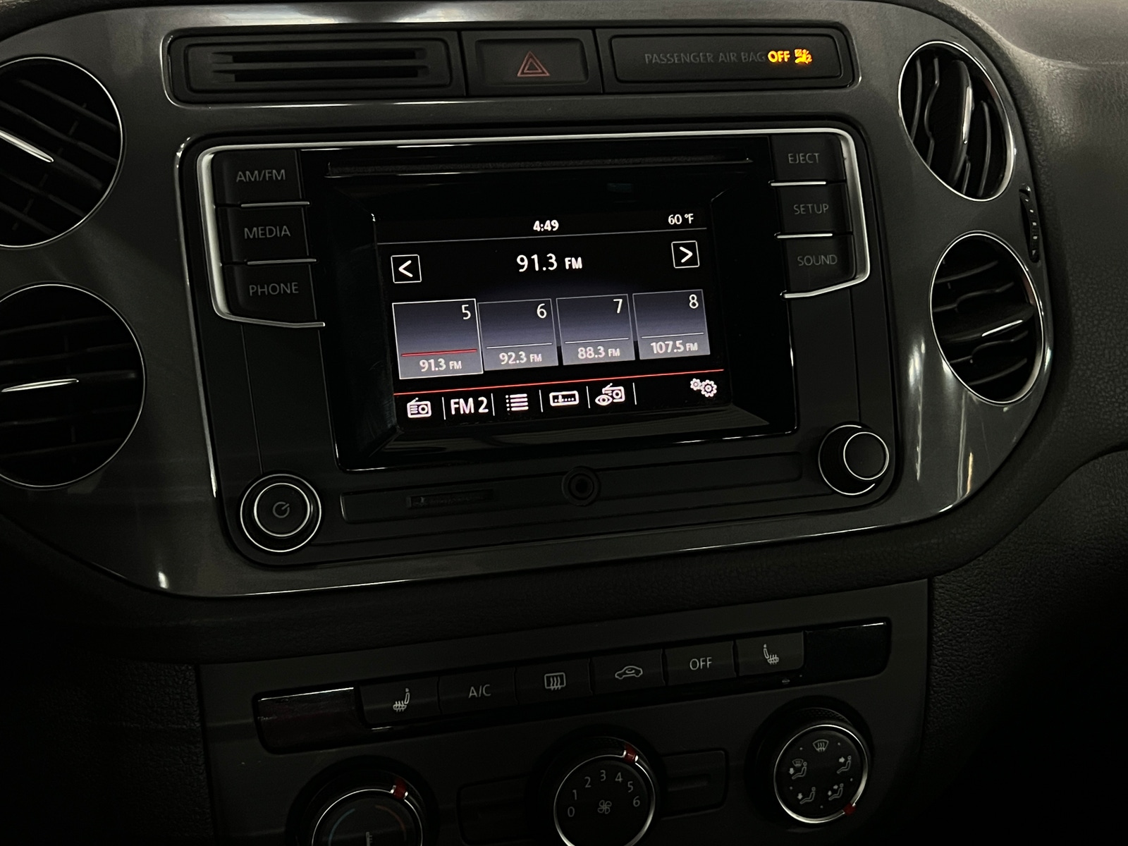 Thumbnail: 2016 Volkswagen Tiguan - 4