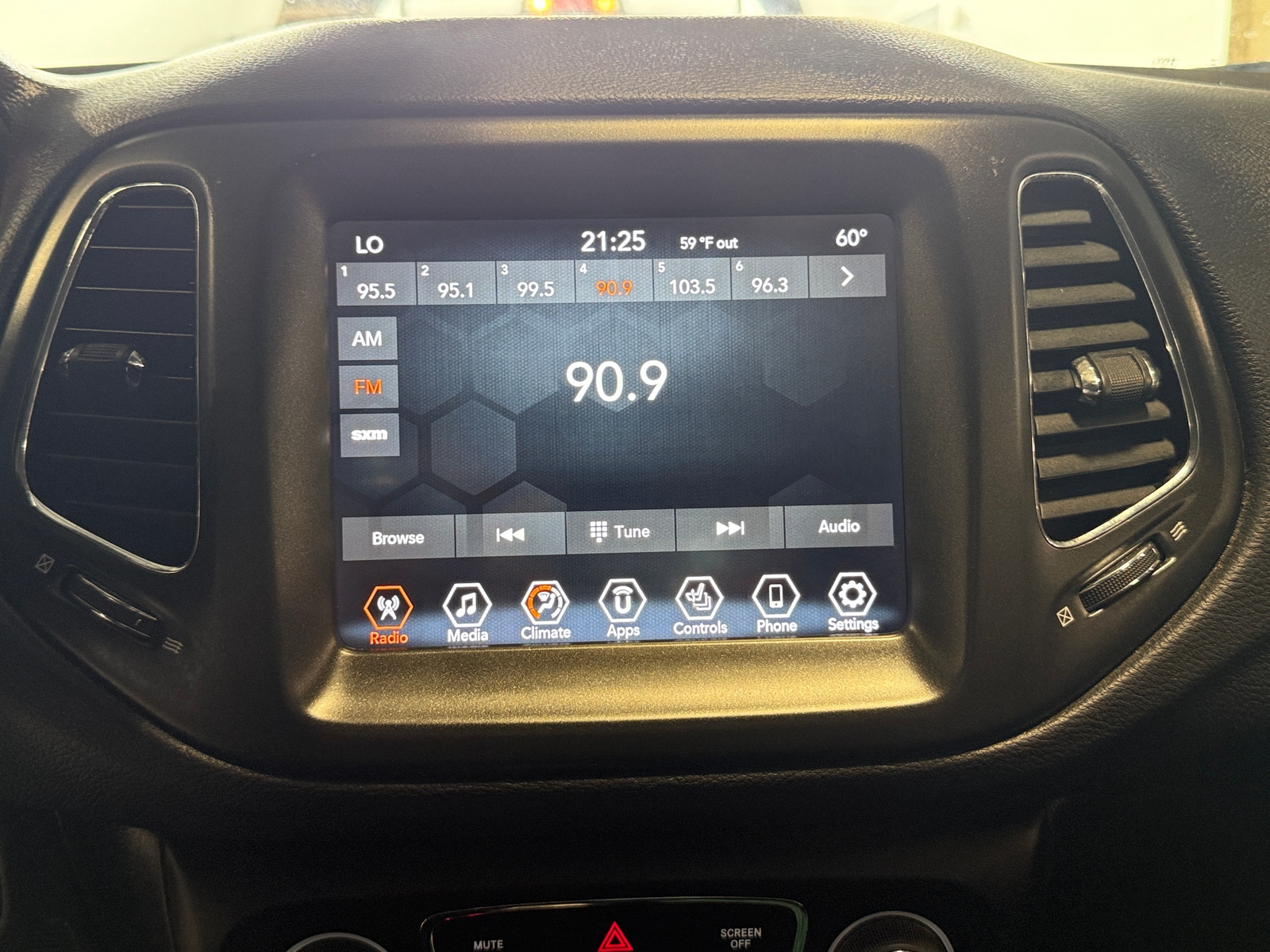 Thumbnail: 2019 Jeep Compass - 3