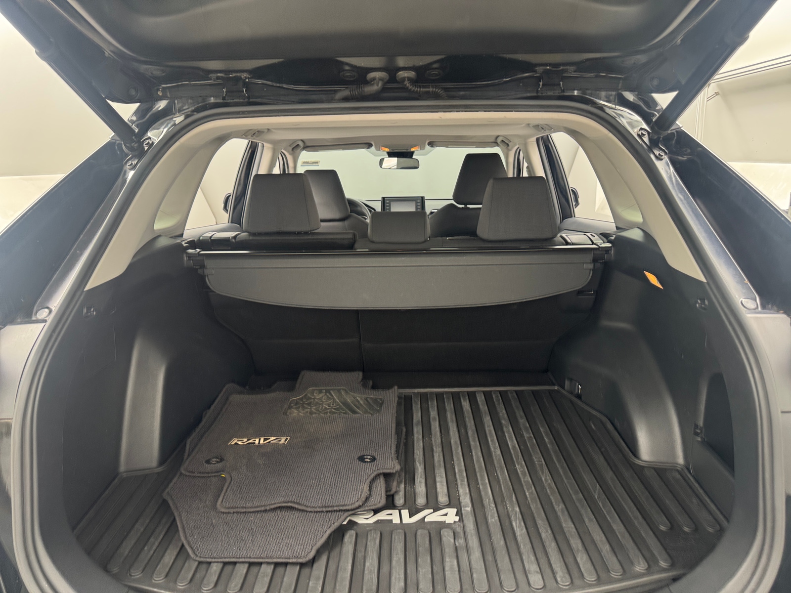 Thumbnail: 2019 Toyota RAV4 - 7