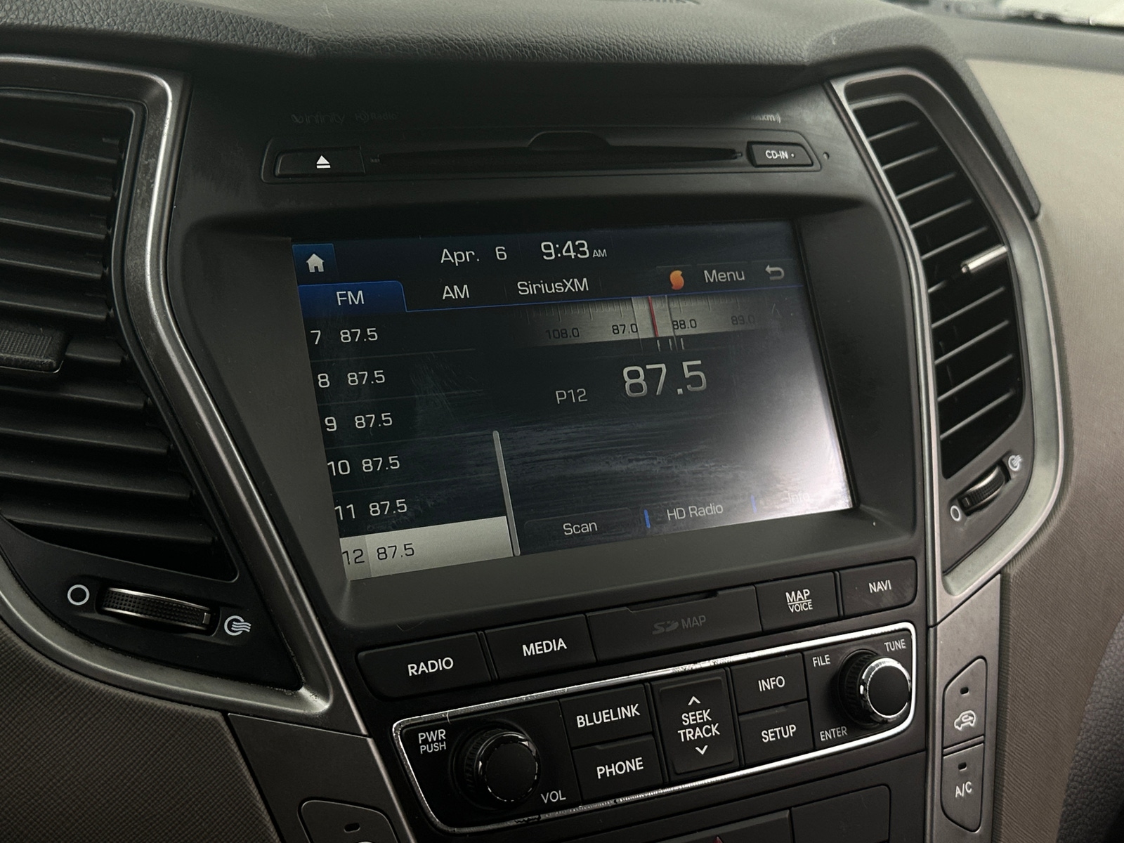 Thumbnail: 2017 Hyundai Santa Fe - 3