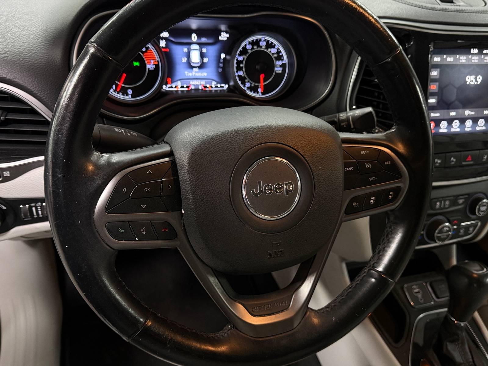 Thumbnail: 2019 Jeep Cherokee - 4