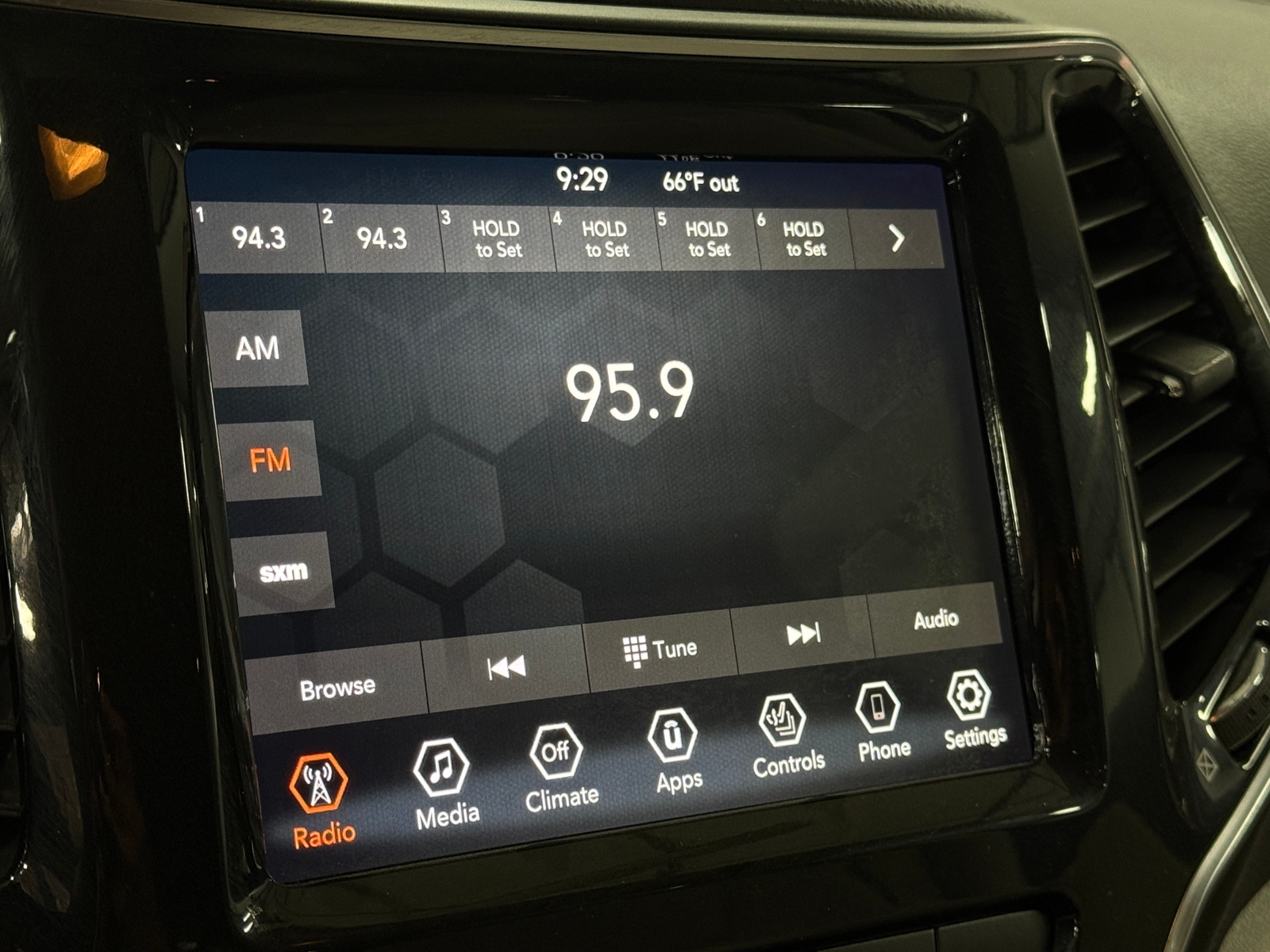 Thumbnail: 2019 Jeep Cherokee - 3