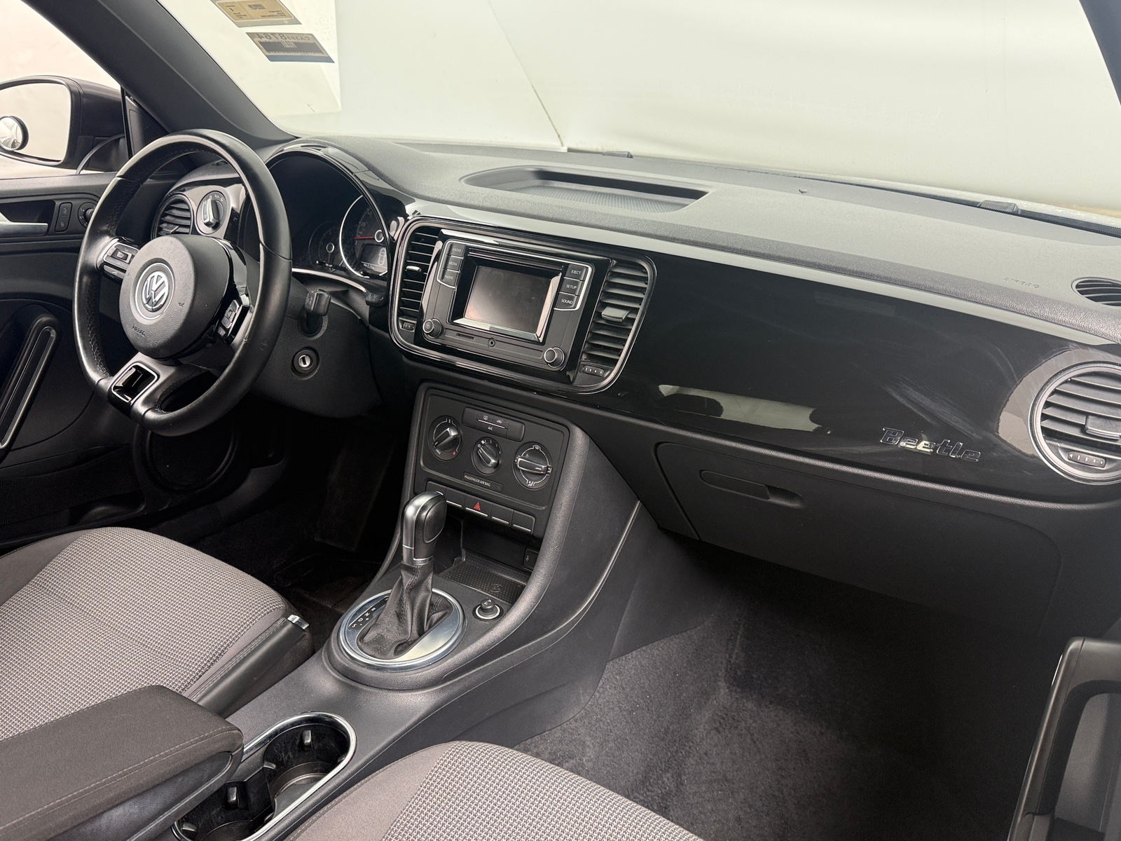 Thumbnail: 2017 Volkswagen Beetle - 3