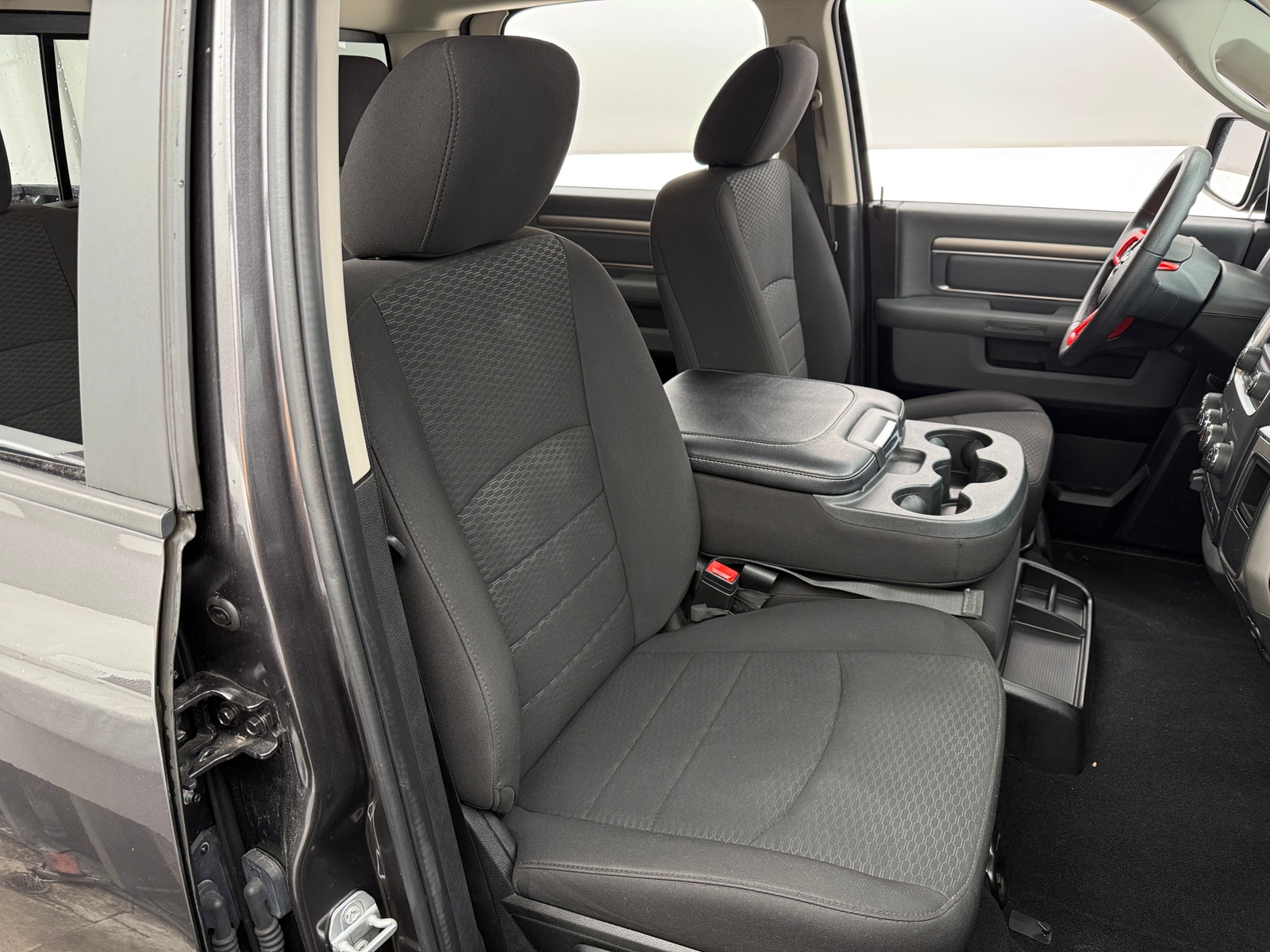 Thumbnail: 2020 RAM 1500 Classic - 2