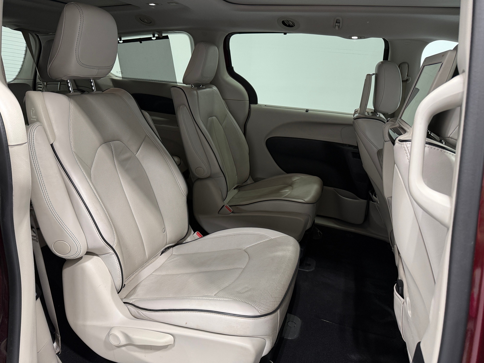 Thumbnail: 2018 Chrysler Pacifica - 5