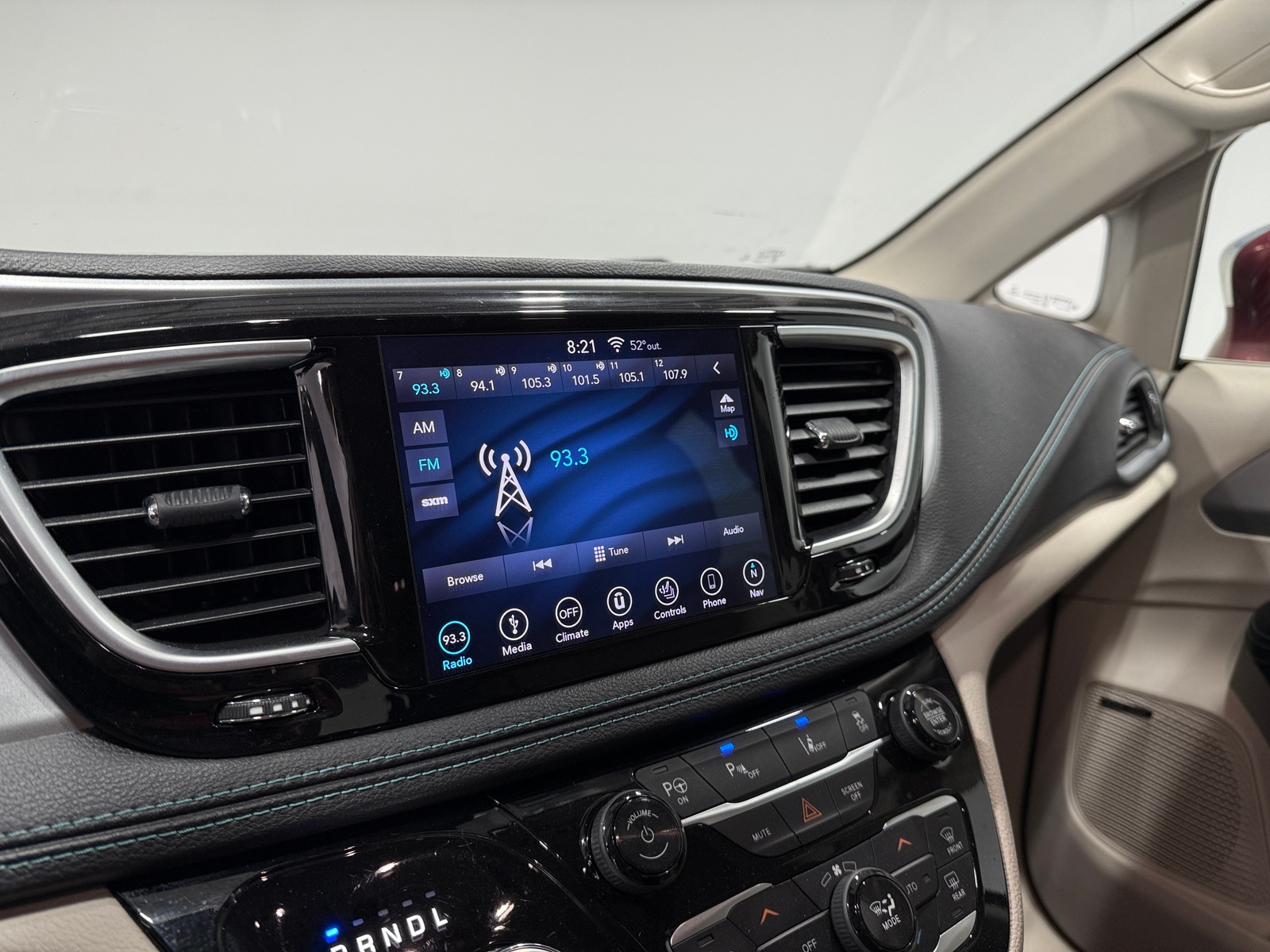 Thumbnail: 2018 Chrysler Pacifica - 3