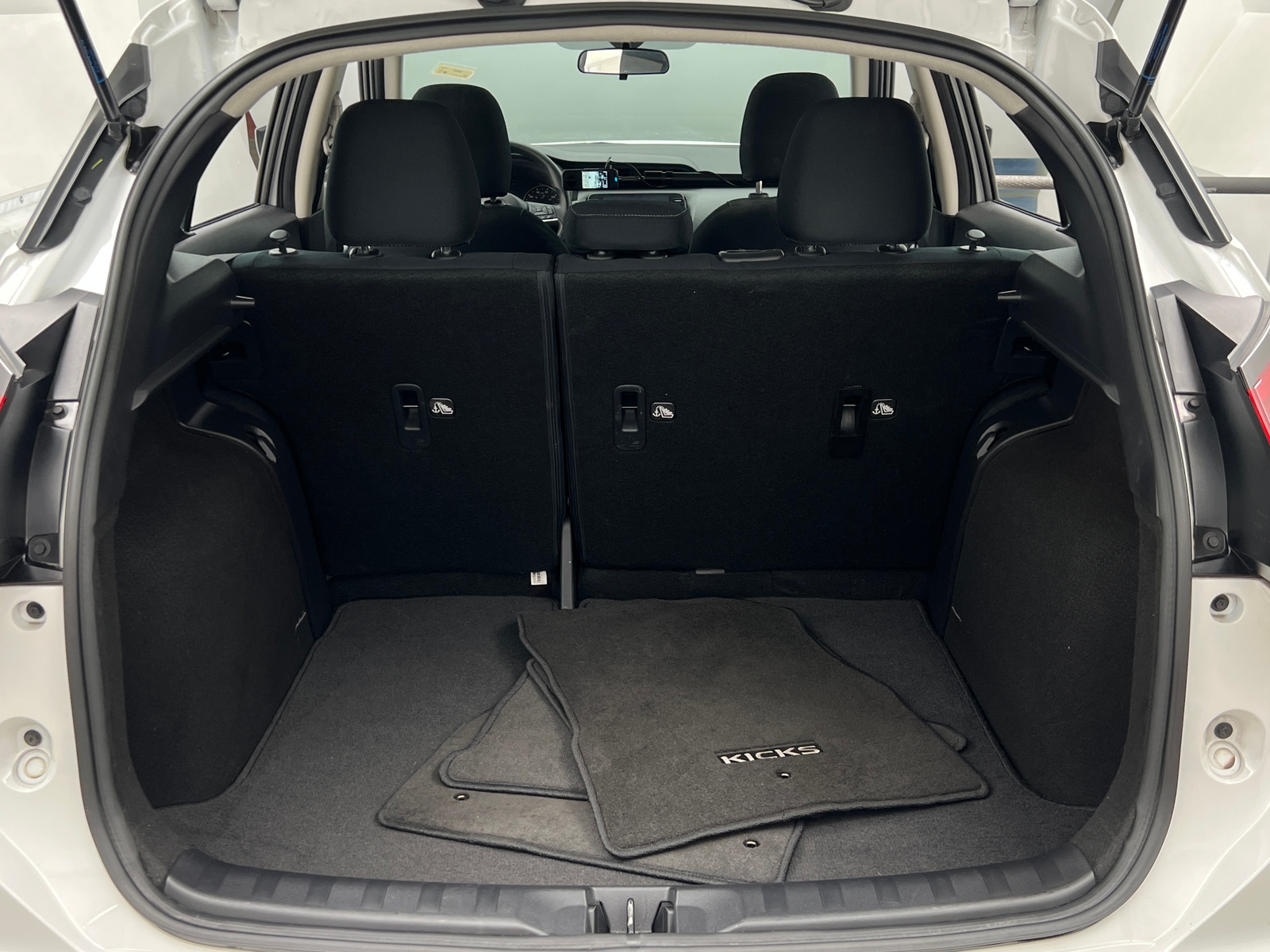 Thumbnail: 2024 Nissan Kicks - 7