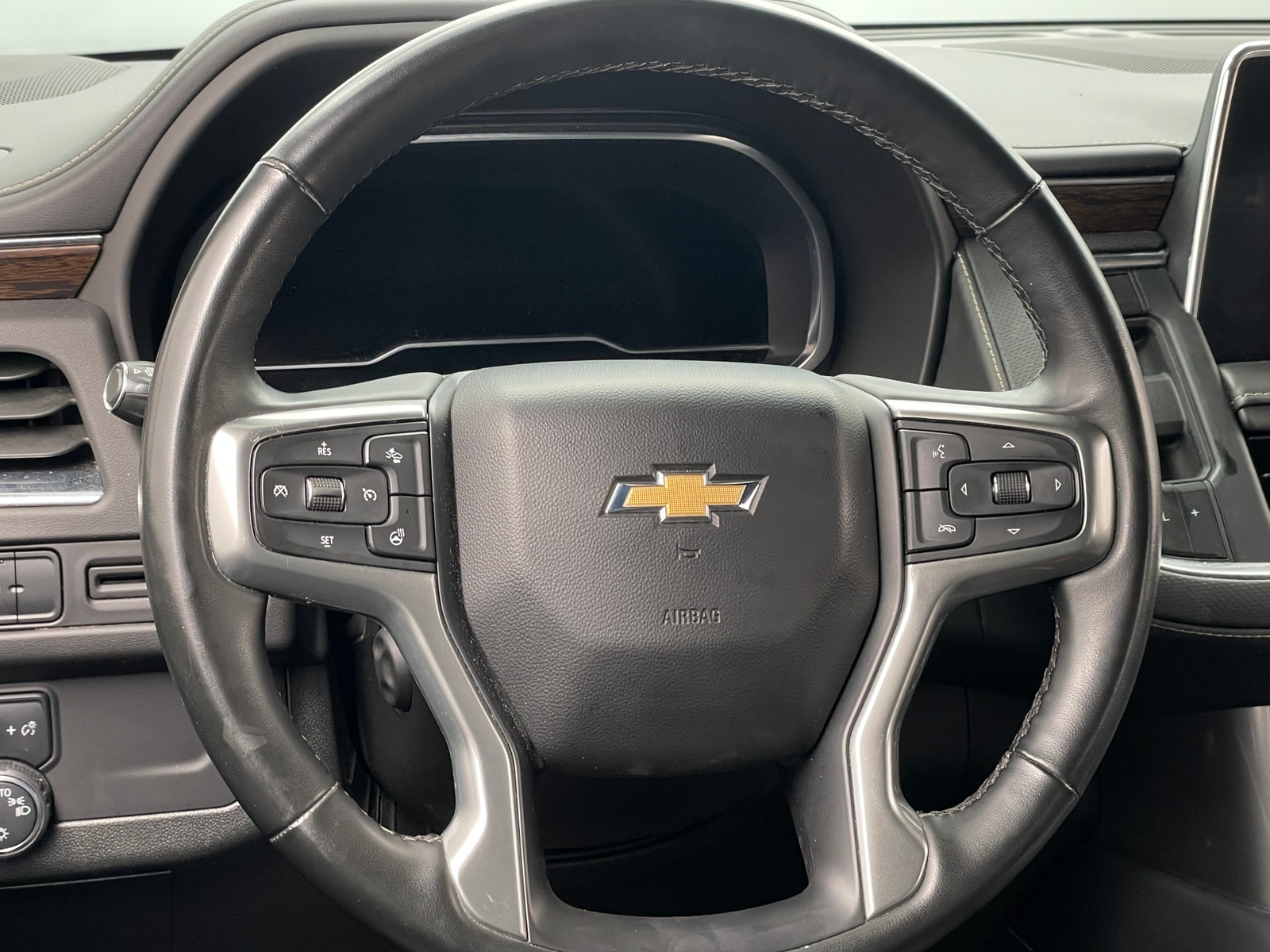 Thumbnail: 2023 Chevrolet Suburban - 4